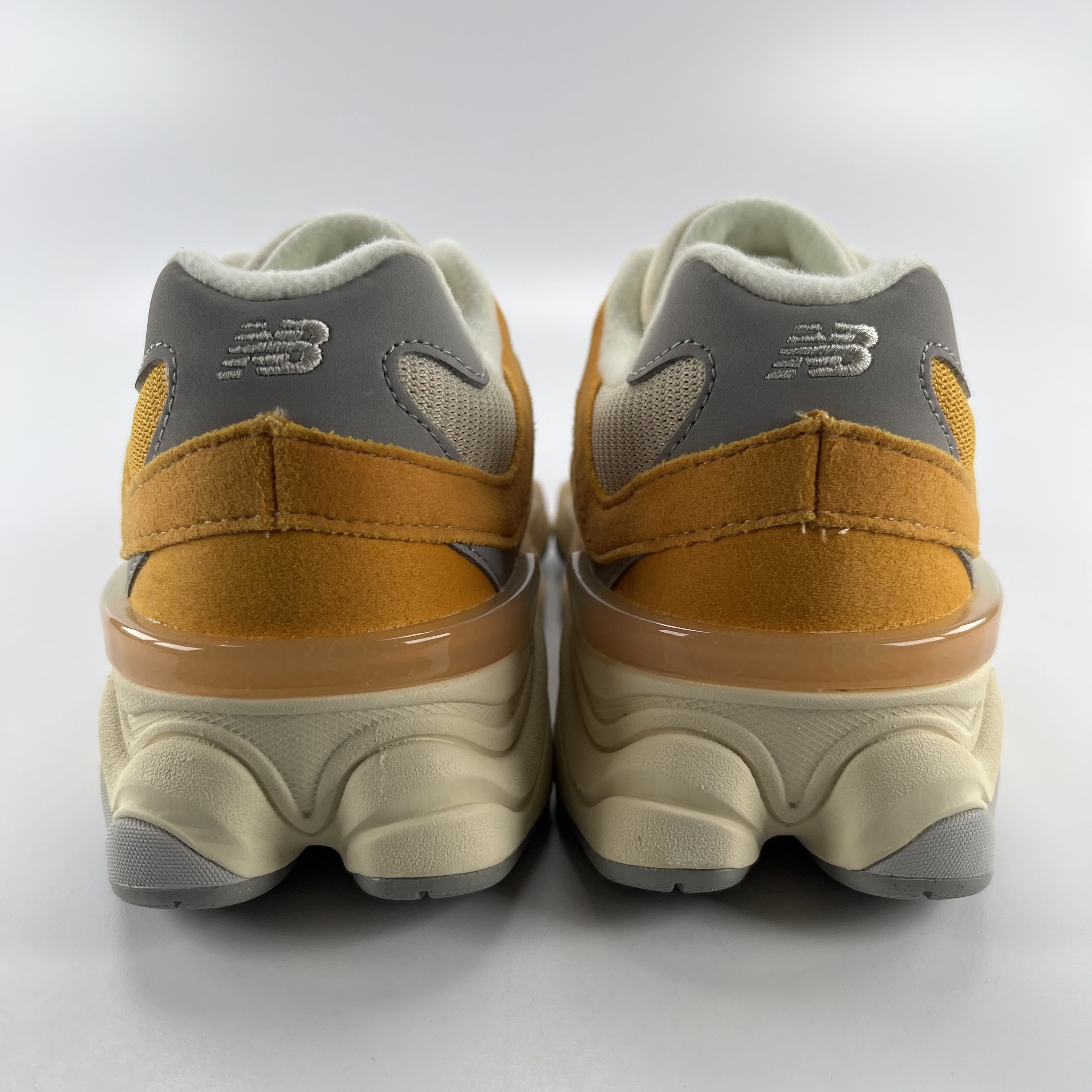 450137 New Balance 9060 Varsity Gold (GS)