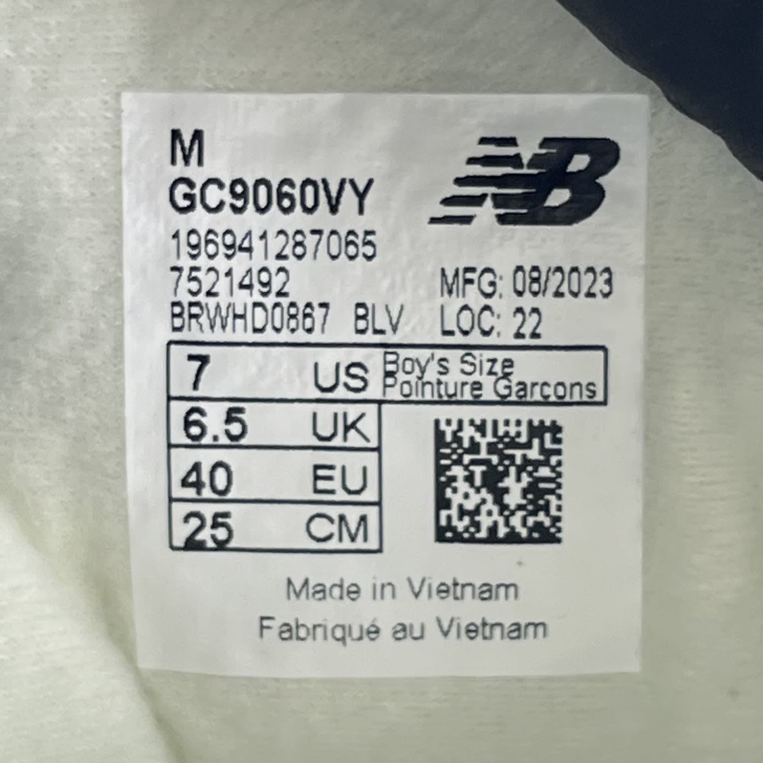 450137 New Balance 9060 Varsity Gold (GS)