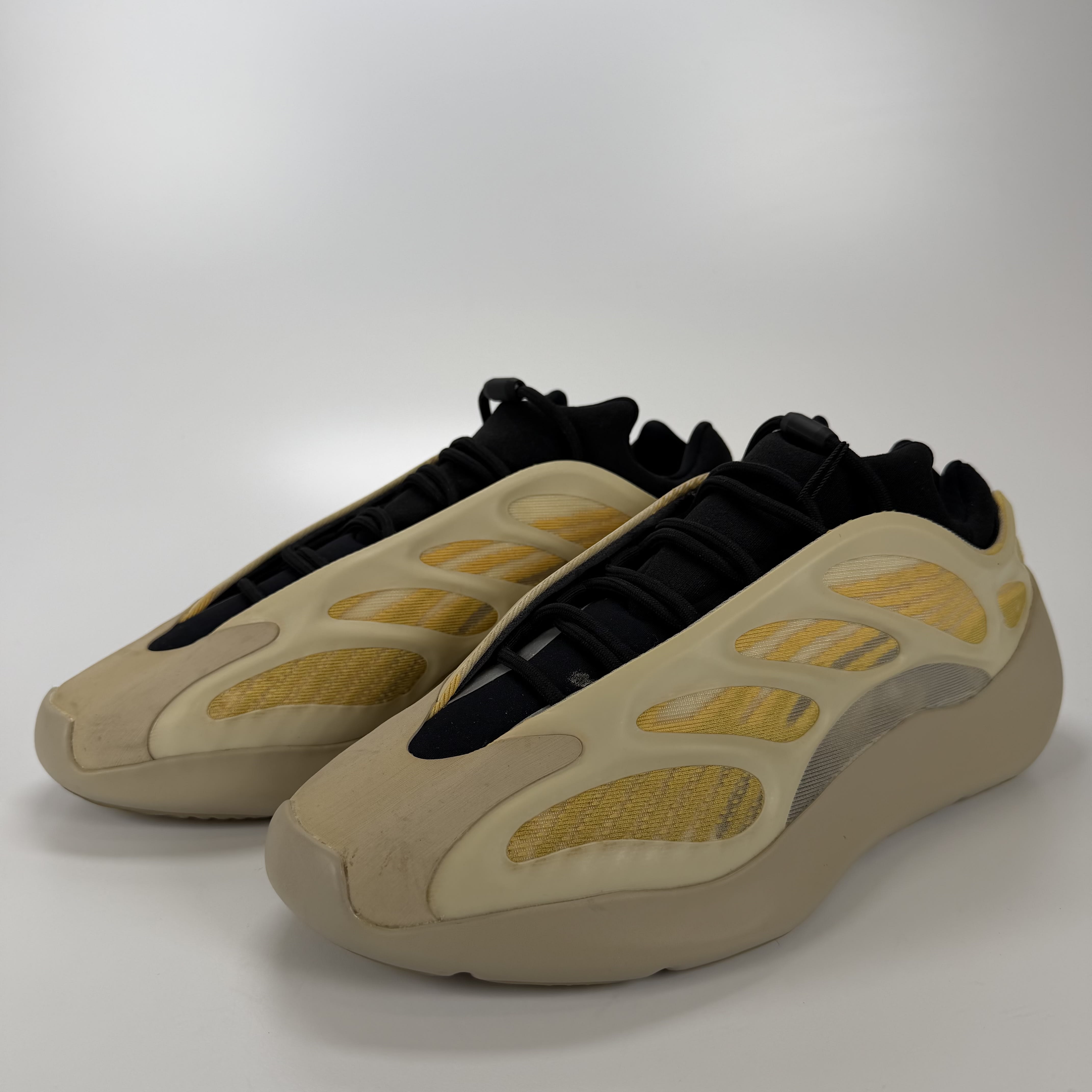 SP3952 adidas Yeezy 700 V3 Safflower