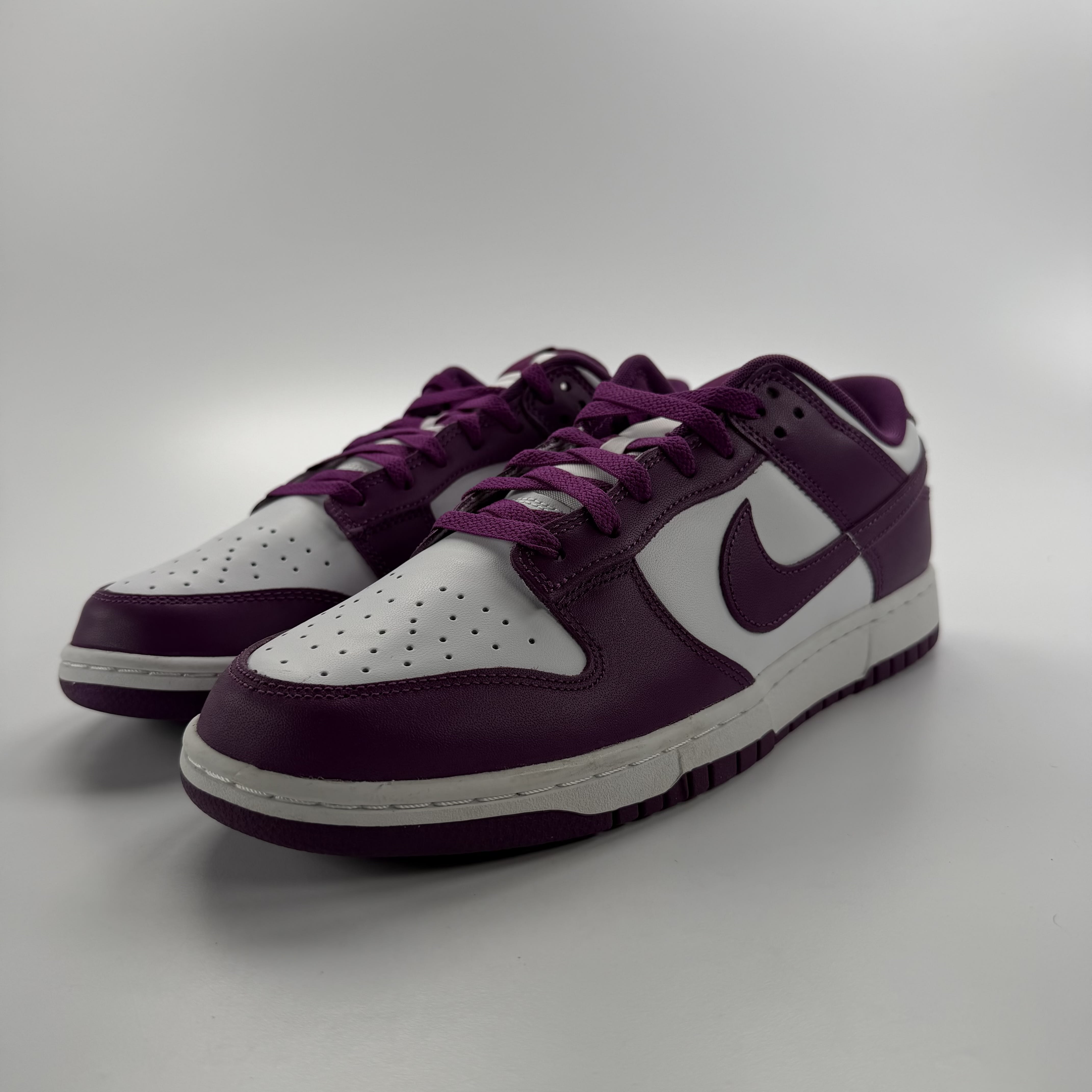 262596 Nike Dunk Low White Viotech