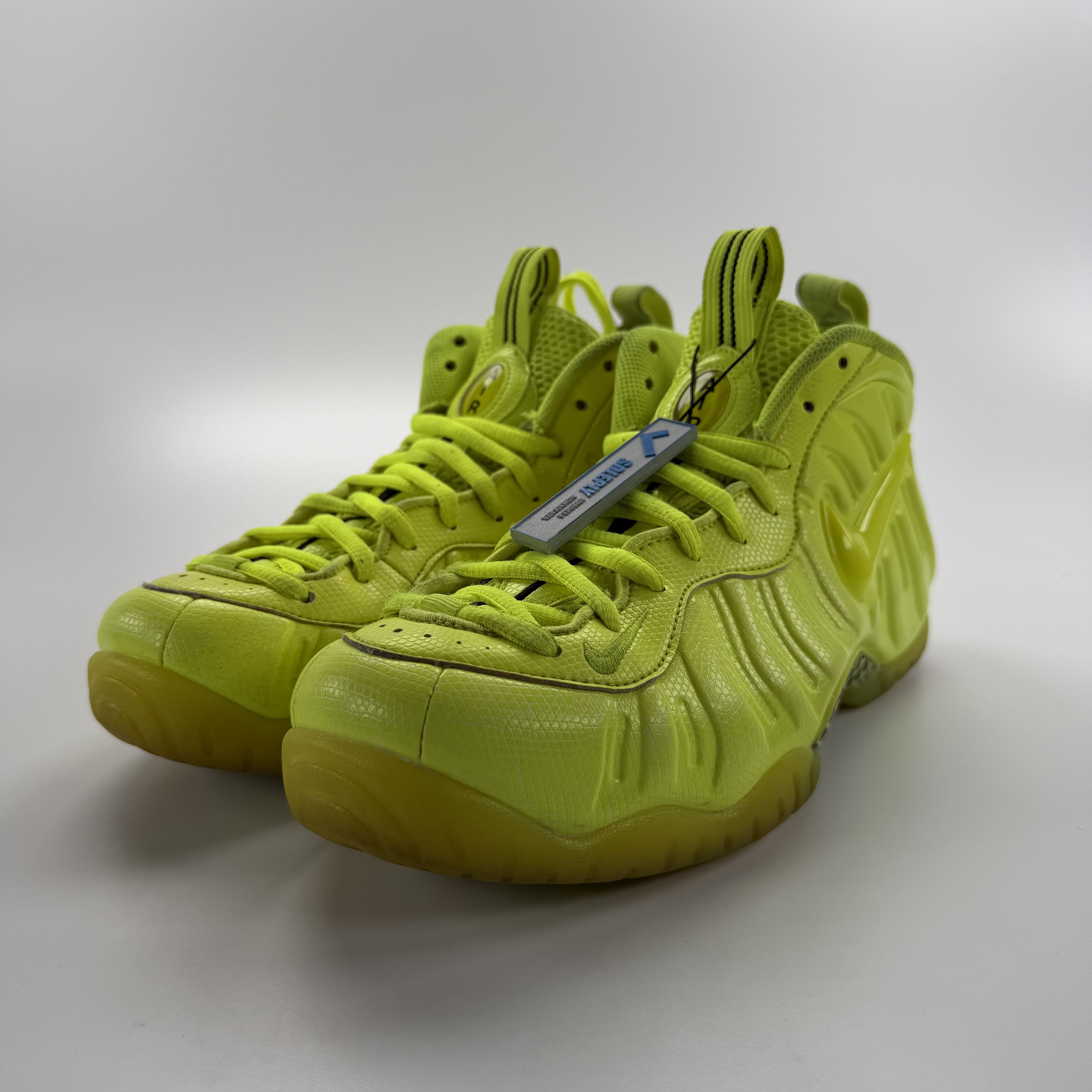 SP1350 Nike Air Foamposite Pro Volt