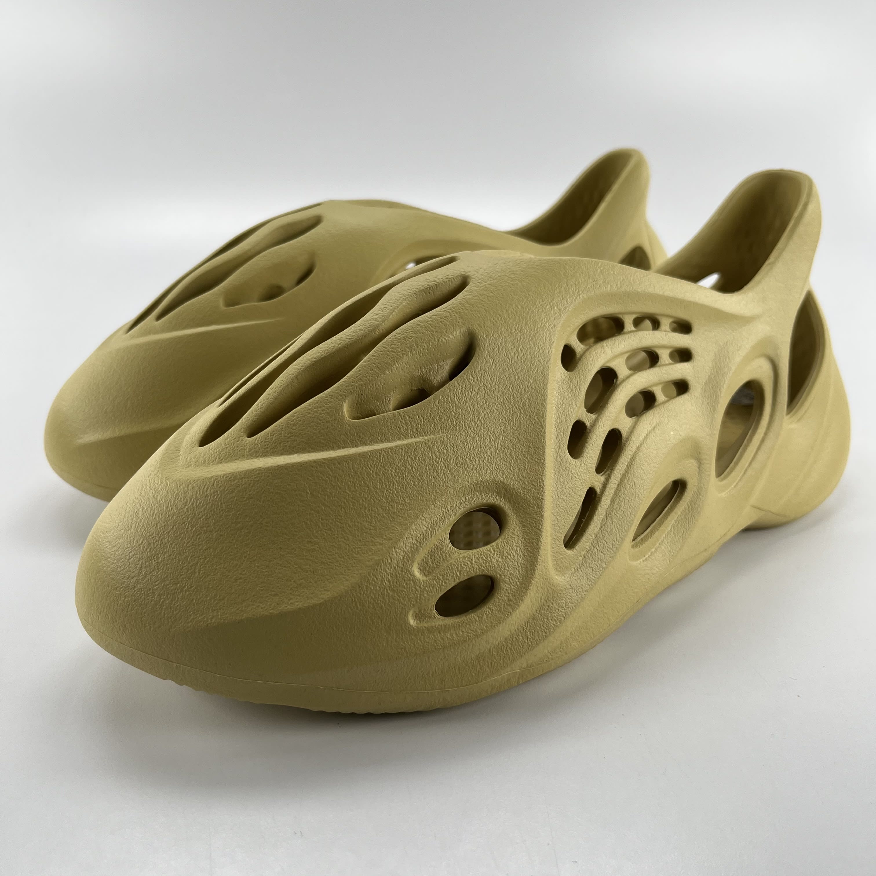 312203 adidas Yeezy Foam RNNR Sulfur