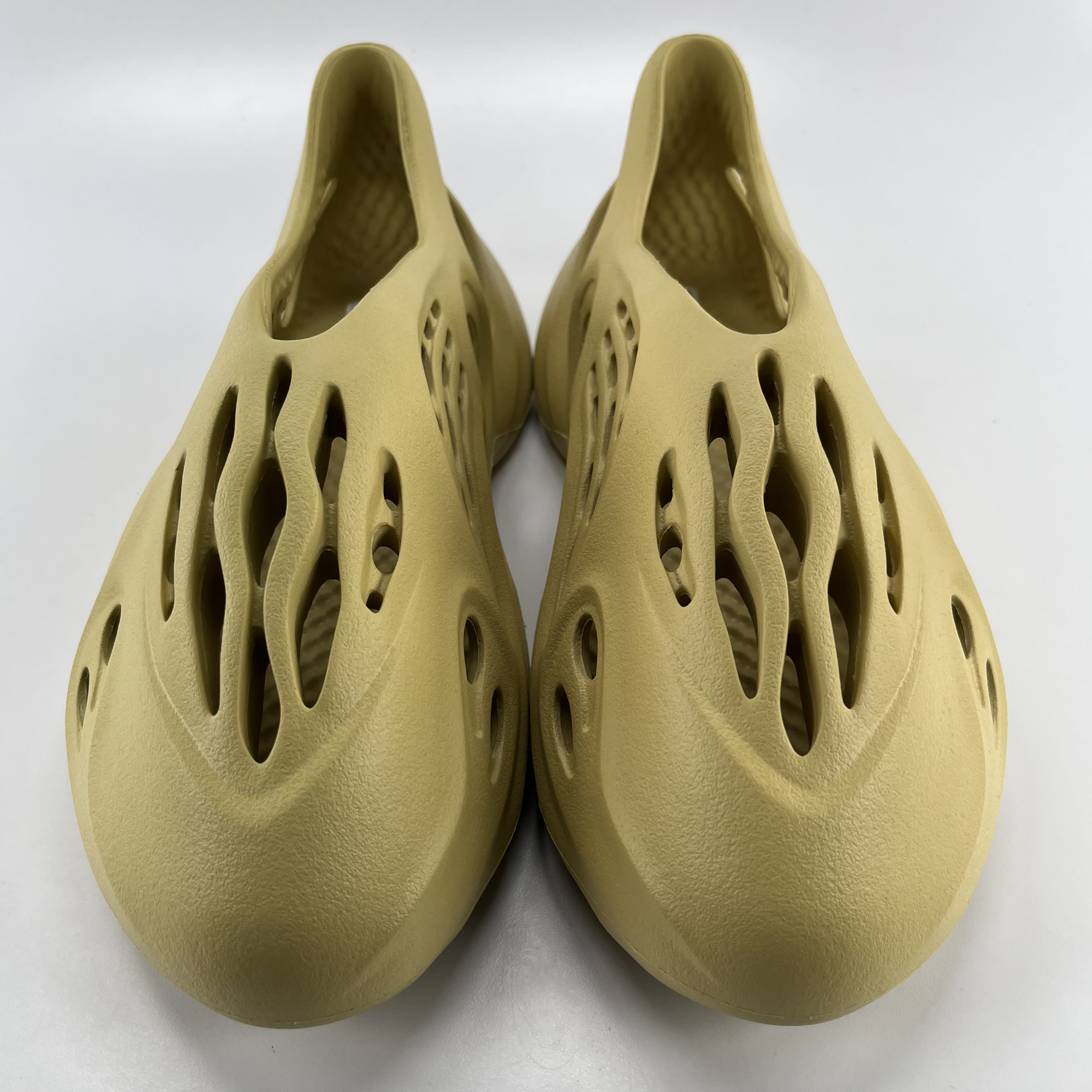 312203 adidas Yeezy Foam RNNR Sulfur
