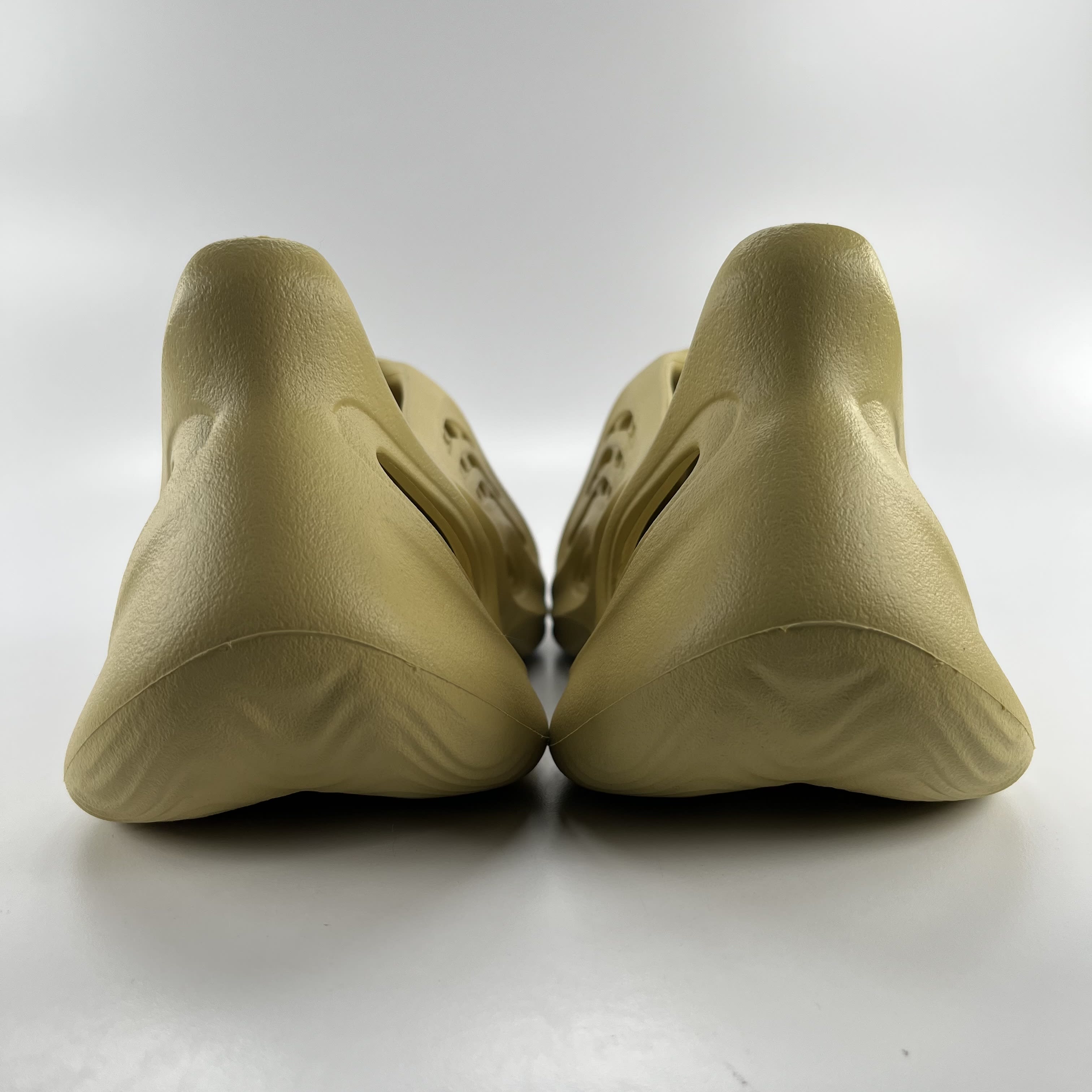 312203 adidas Yeezy Foam RNNR Sulfur
