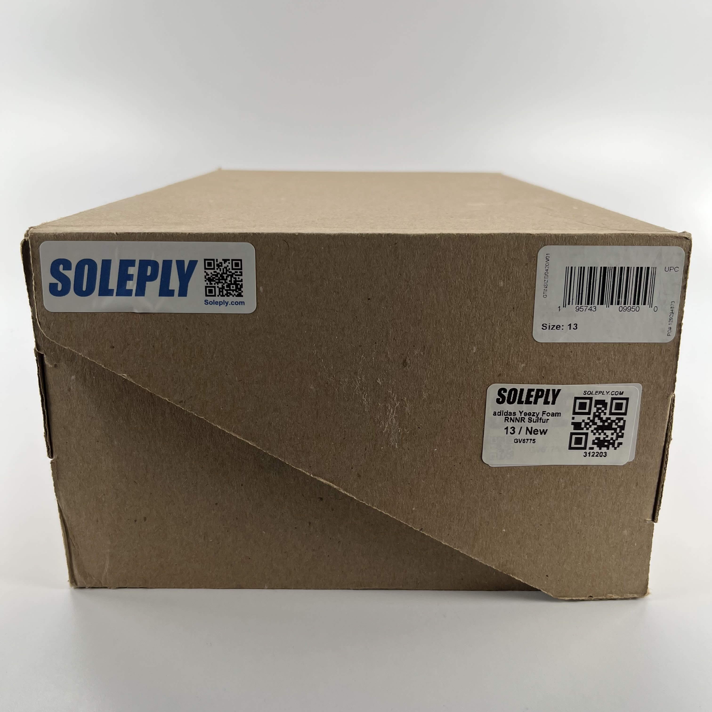 312203 adidas Yeezy Foam RNNR Sulfur