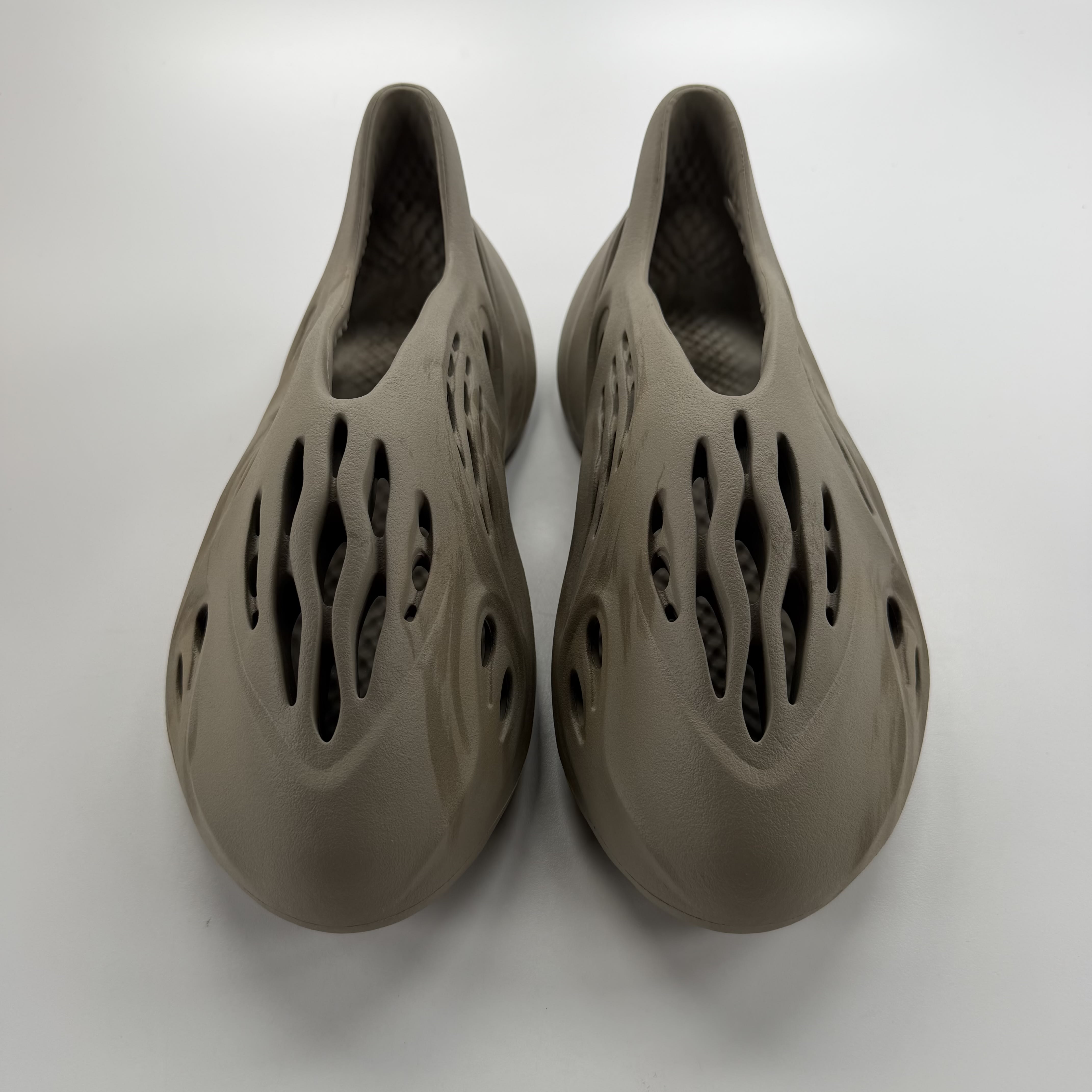 610489 adidas Yeezy Foam RNNR Stone Sage