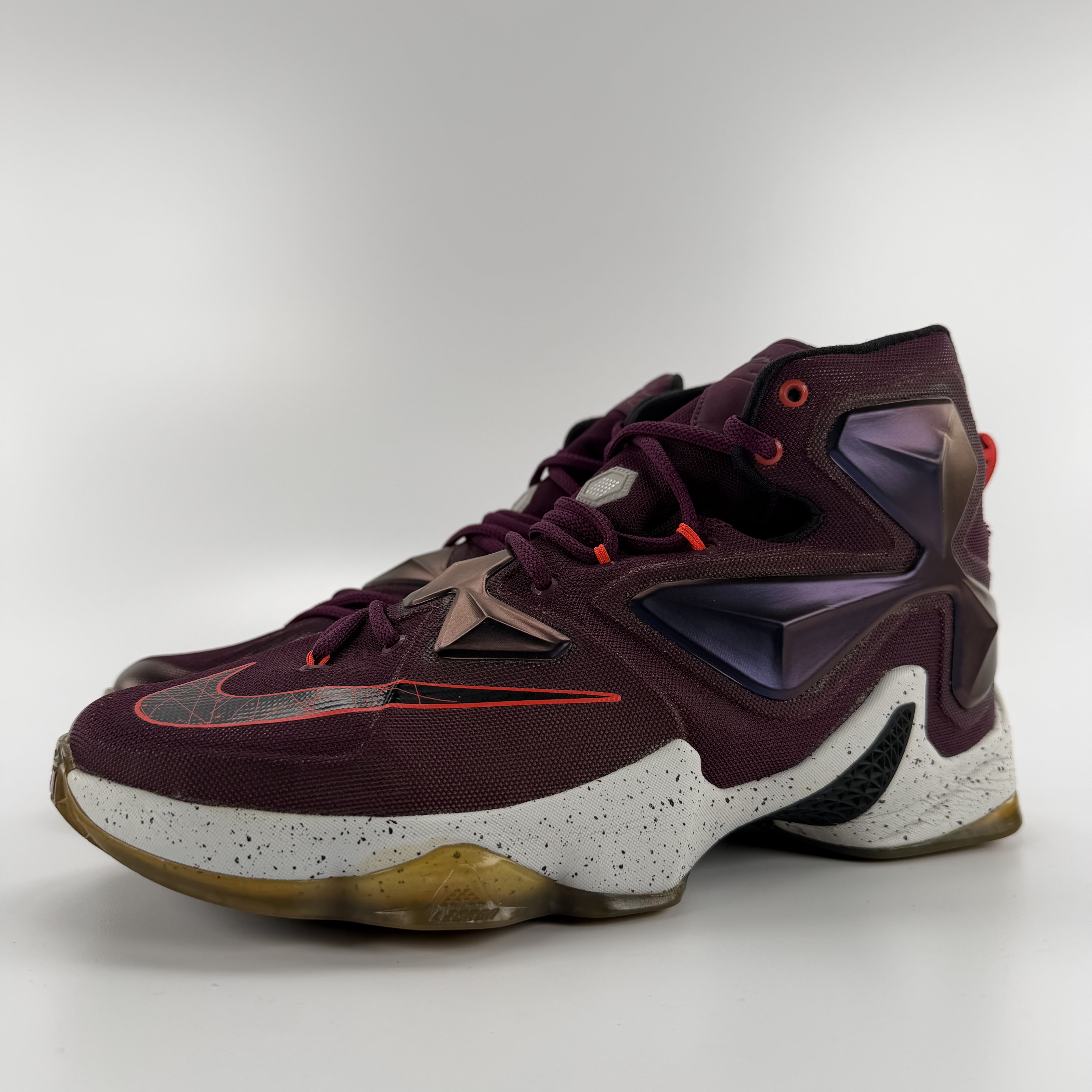 823512 Nike LeBron 13 Written In the Stars