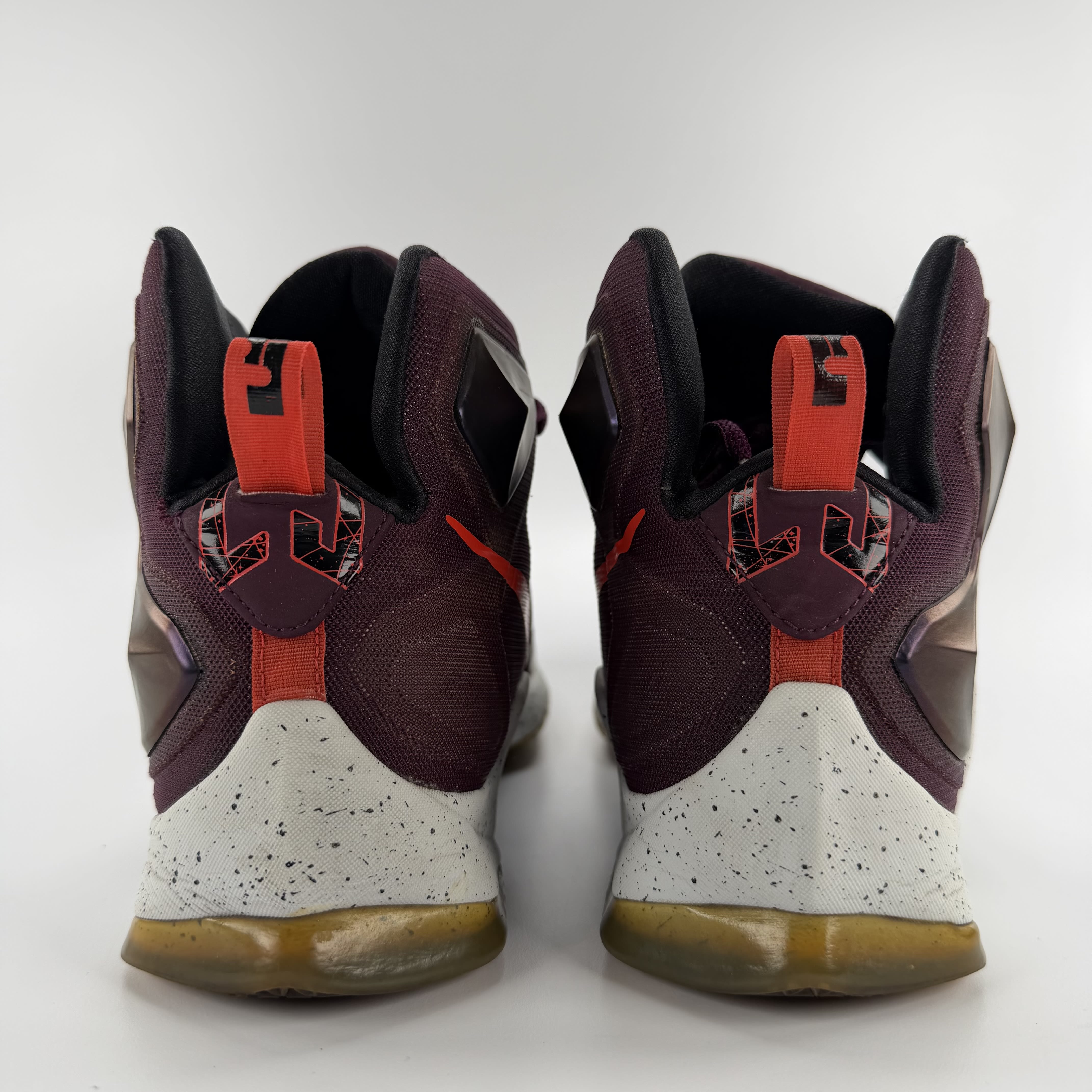 823512 Nike LeBron 13 Written In the Stars