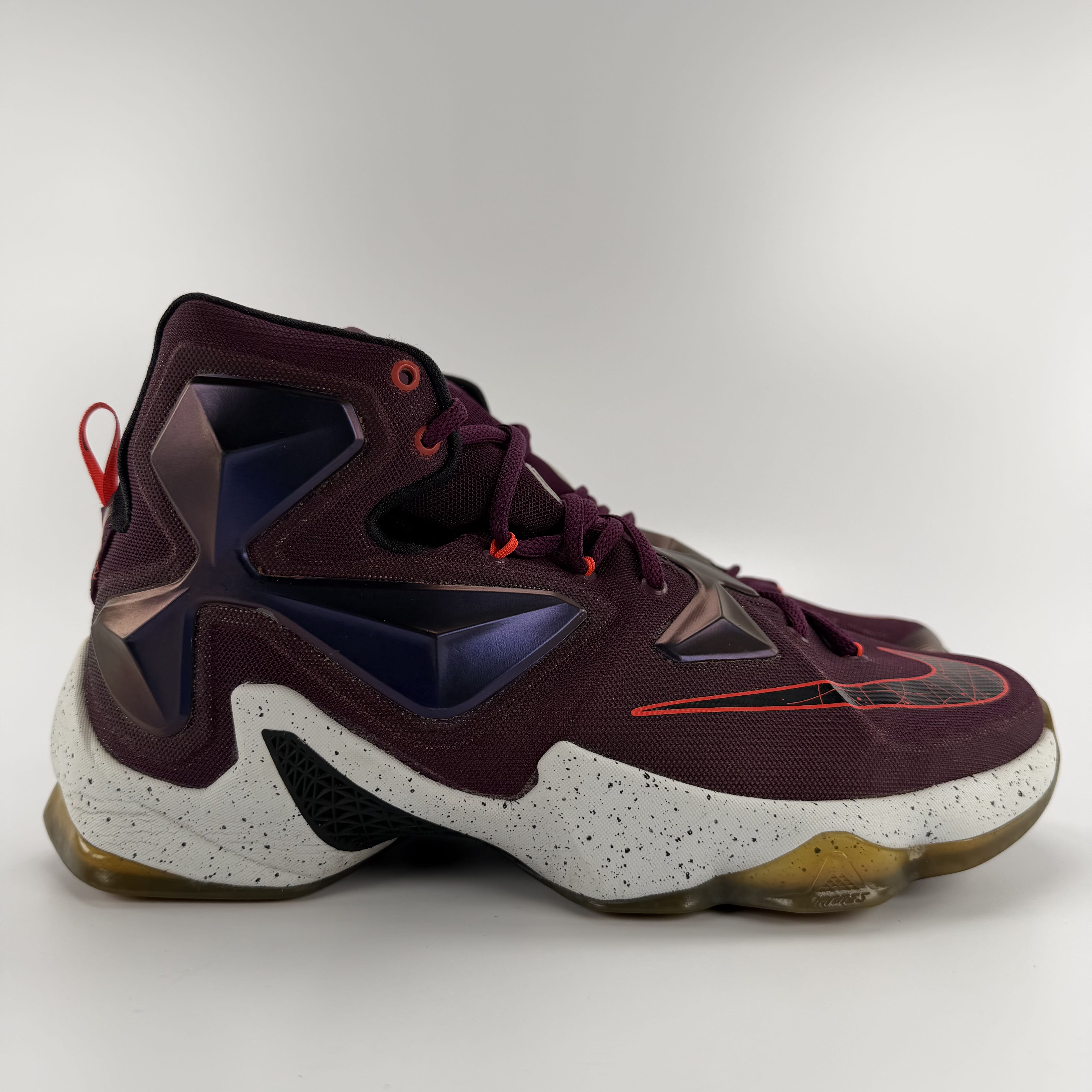 823512 Nike LeBron 13 Written In the Stars