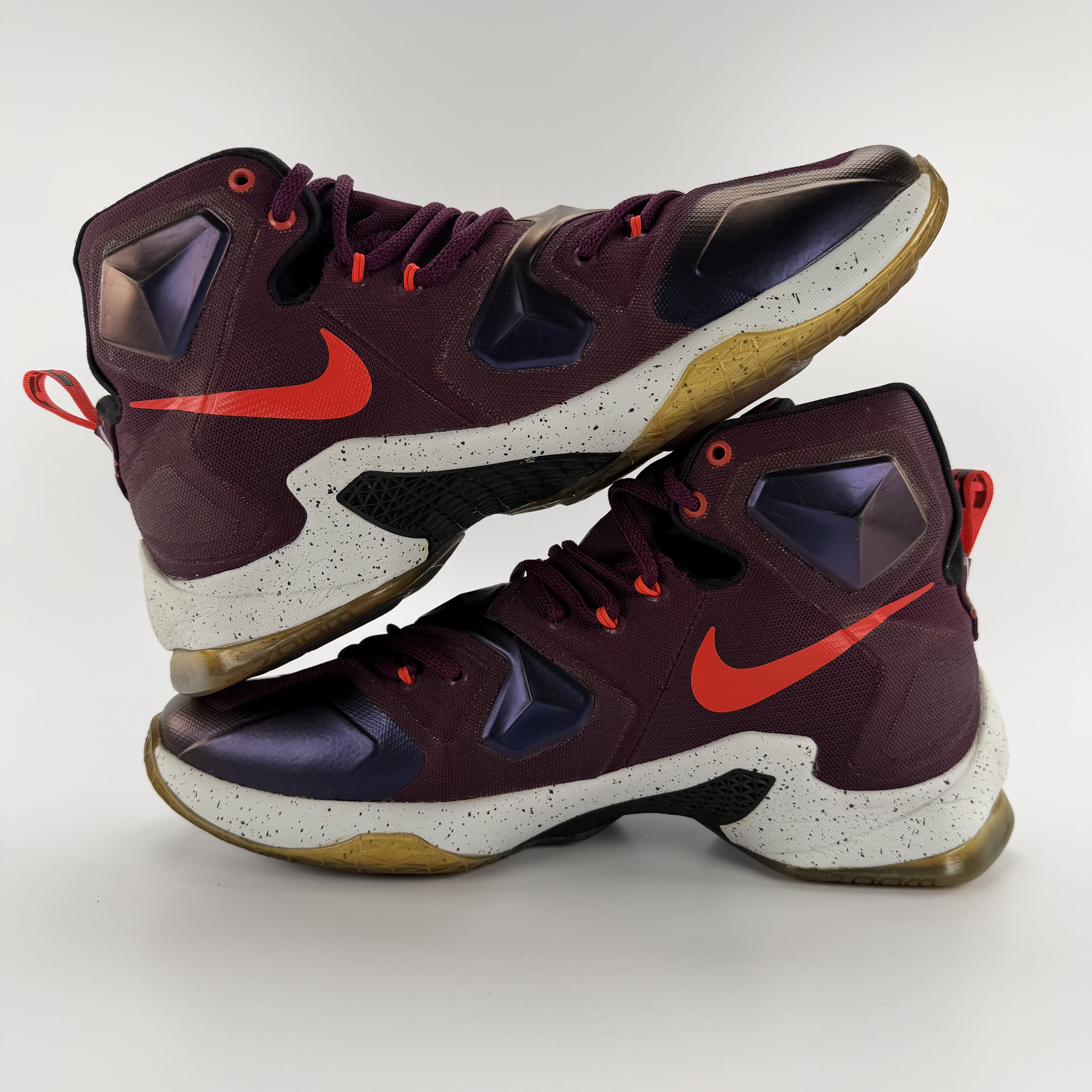 823512 Nike LeBron 13 Written In the Stars