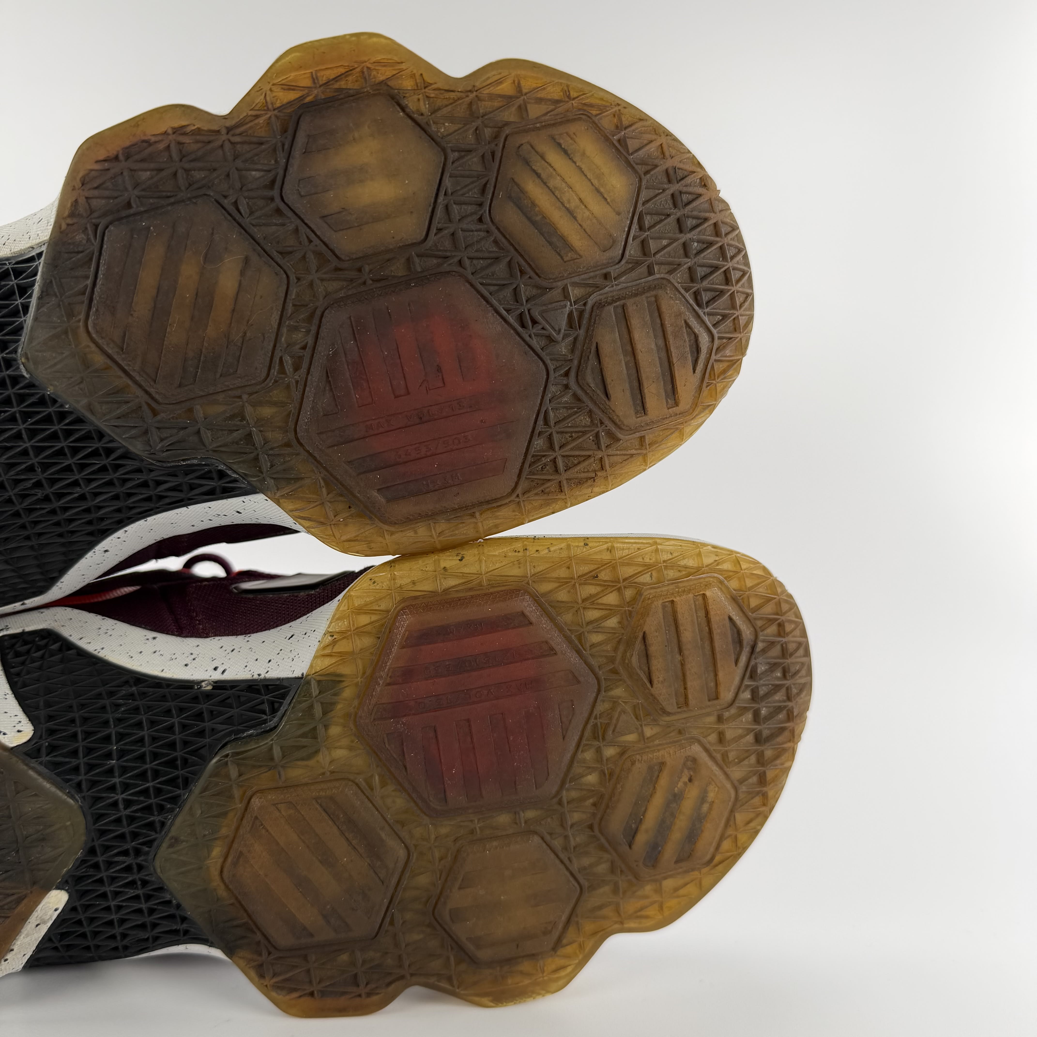 823512 Nike LeBron 13 Written In the Stars