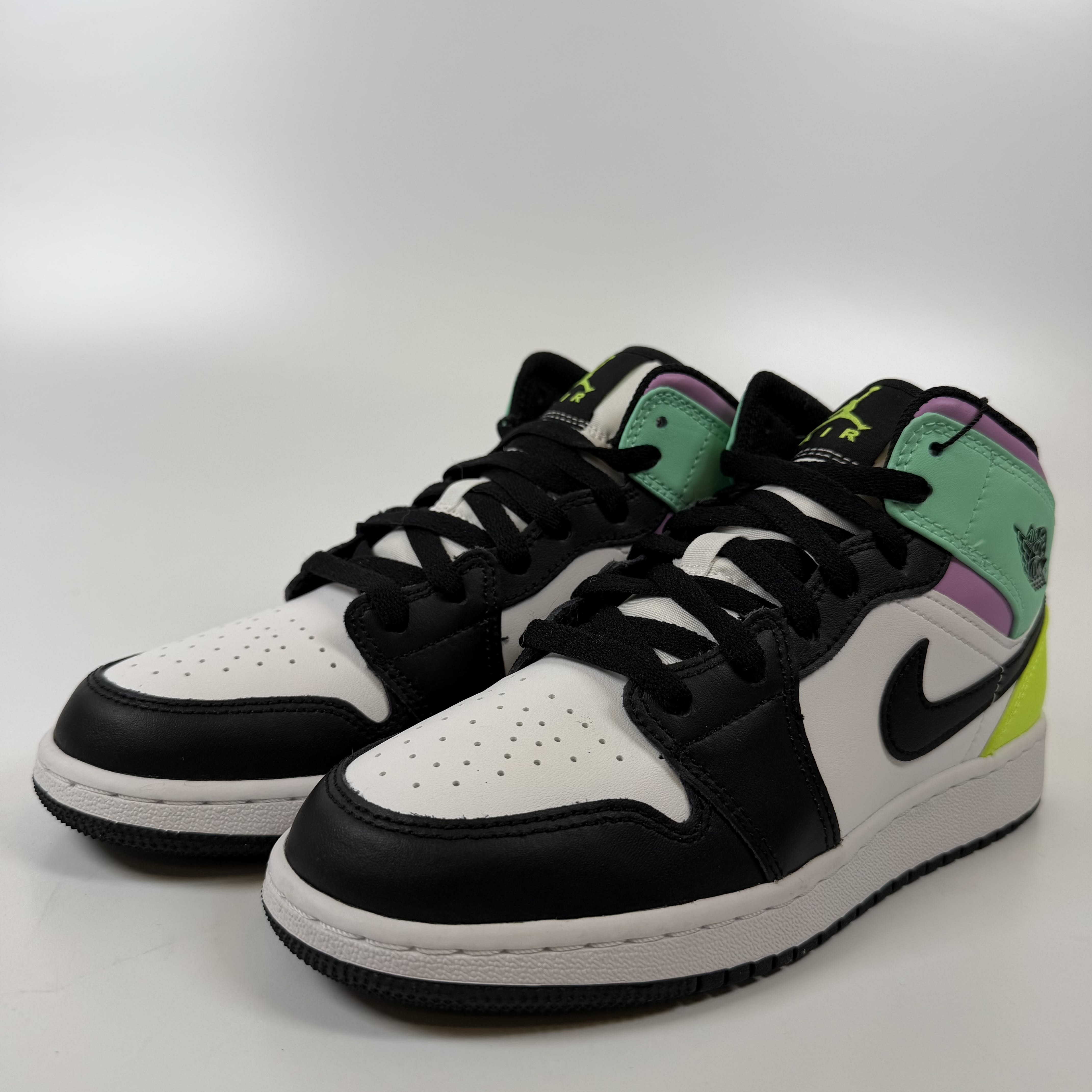 SP9856 Jordan 1 Mid Pastel Black Toe (GS)