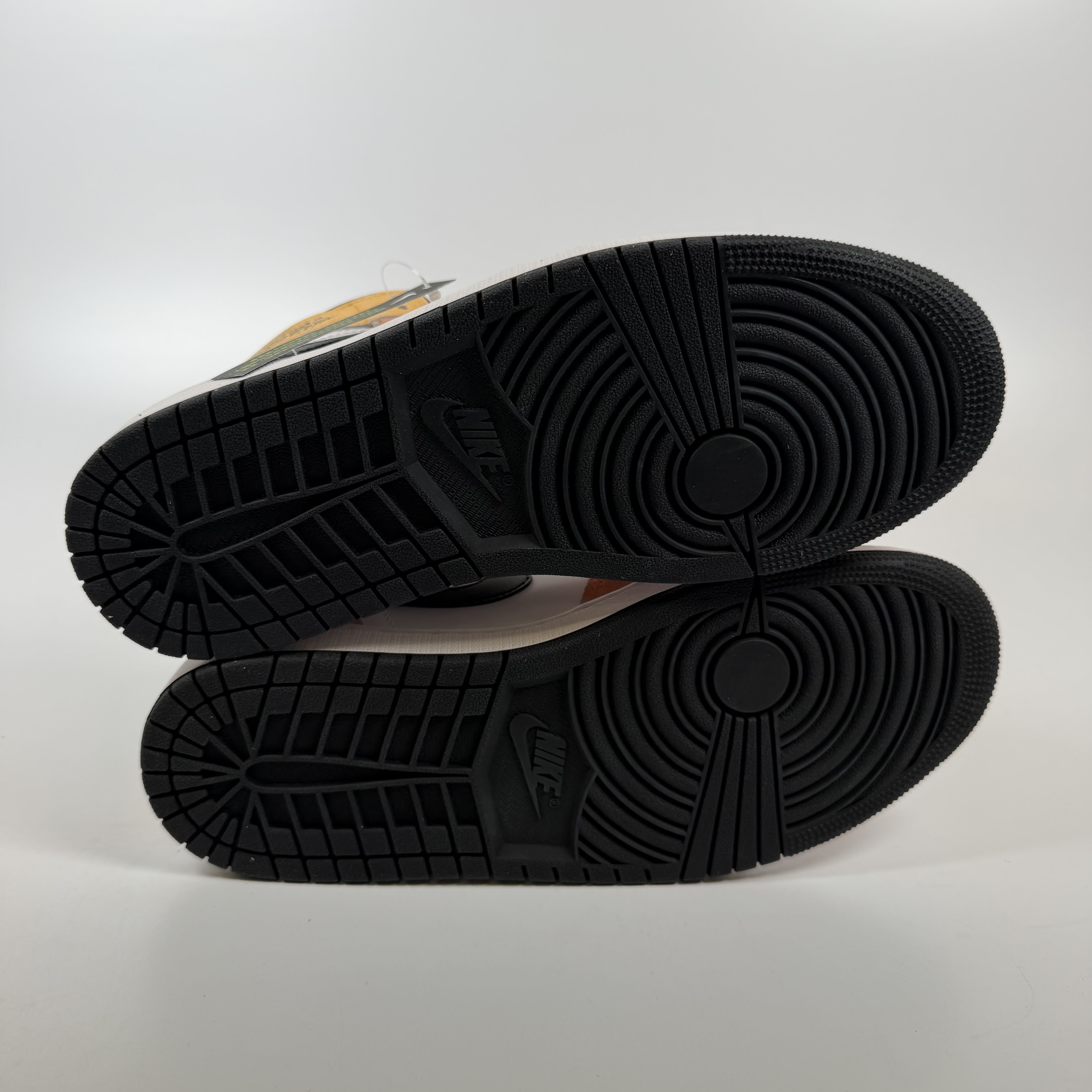 SP7462 Jordan 1 Mid SE Flight Club