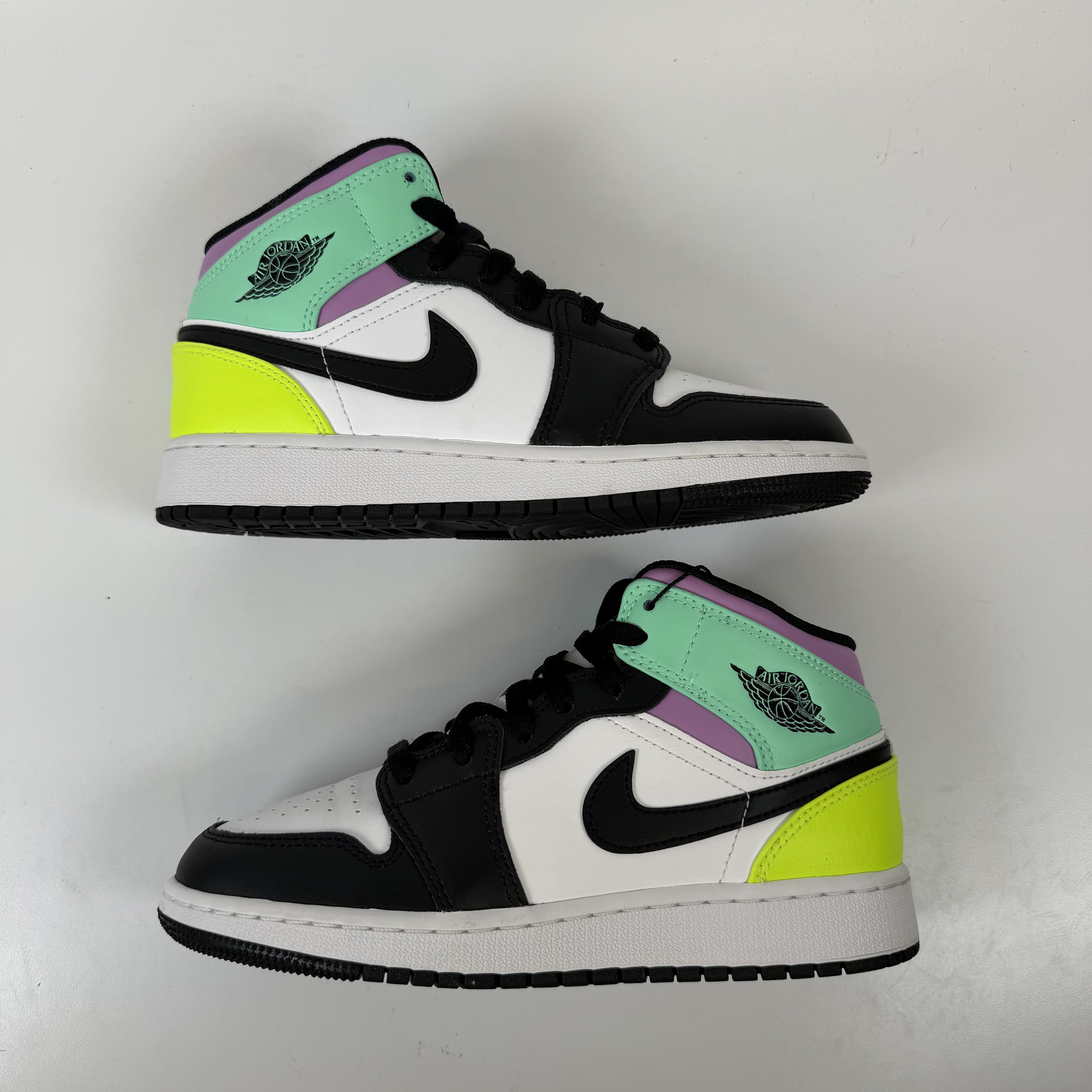 SP9856 Jordan 1 Mid Pastel Black Toe (GS)