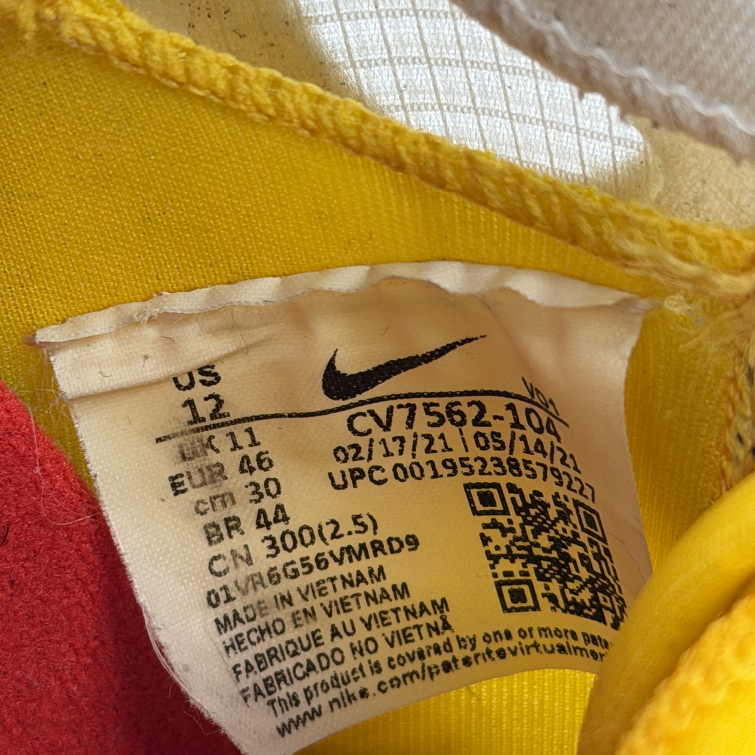 823502 Nike LeBron 18 Low Stewie Griffin