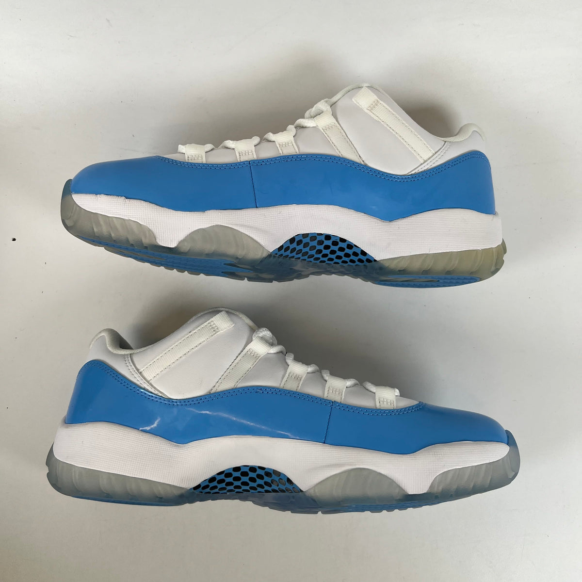 [786885] Jordan 11 Retro Low University Blue (2017)