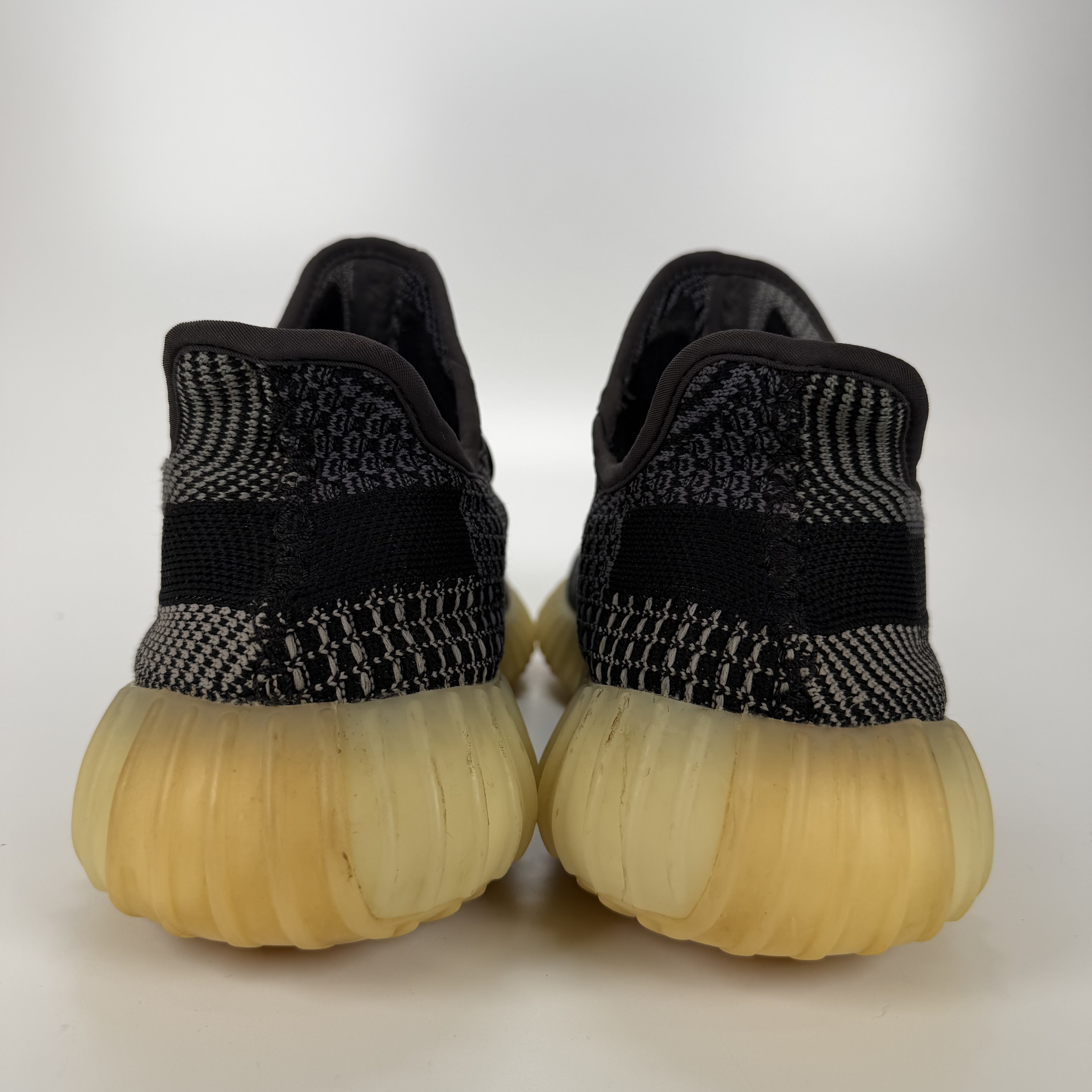 SP4680 adidas Yeezy Boost 350 V2 Carbon