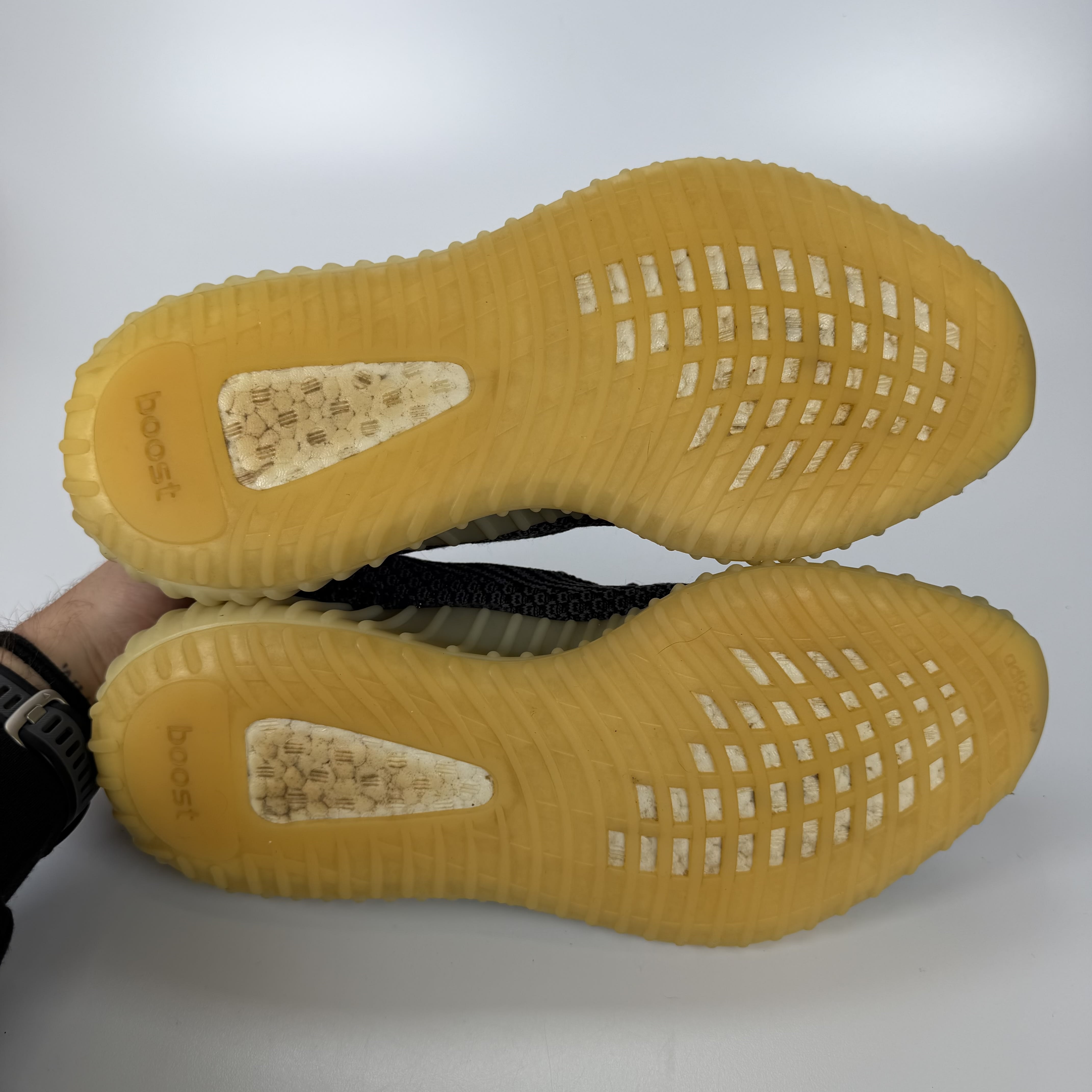 SP4680 adidas Yeezy Boost 350 V2 Carbon
