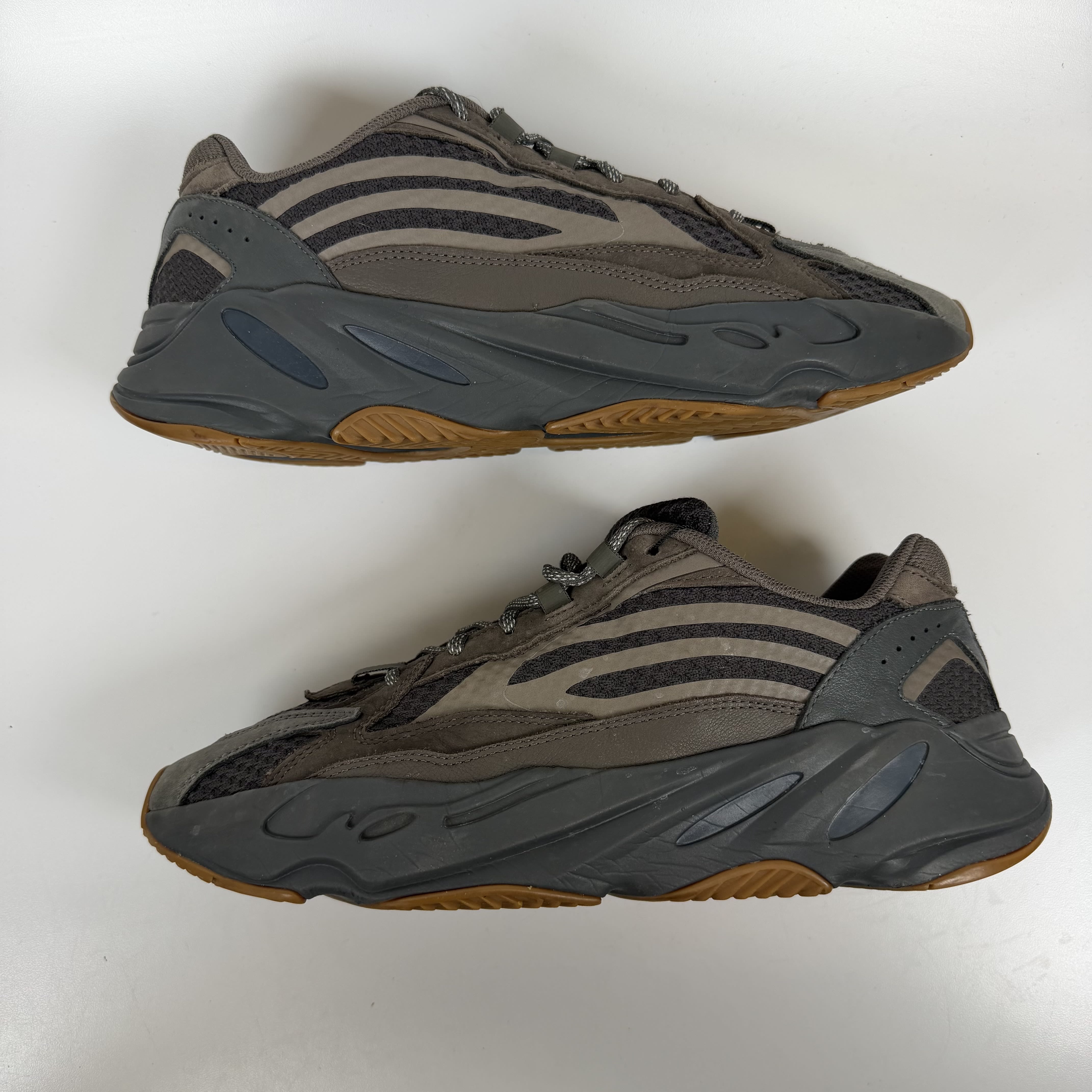 SP7535 adidas Yeezy Boost 700 V2 Geode