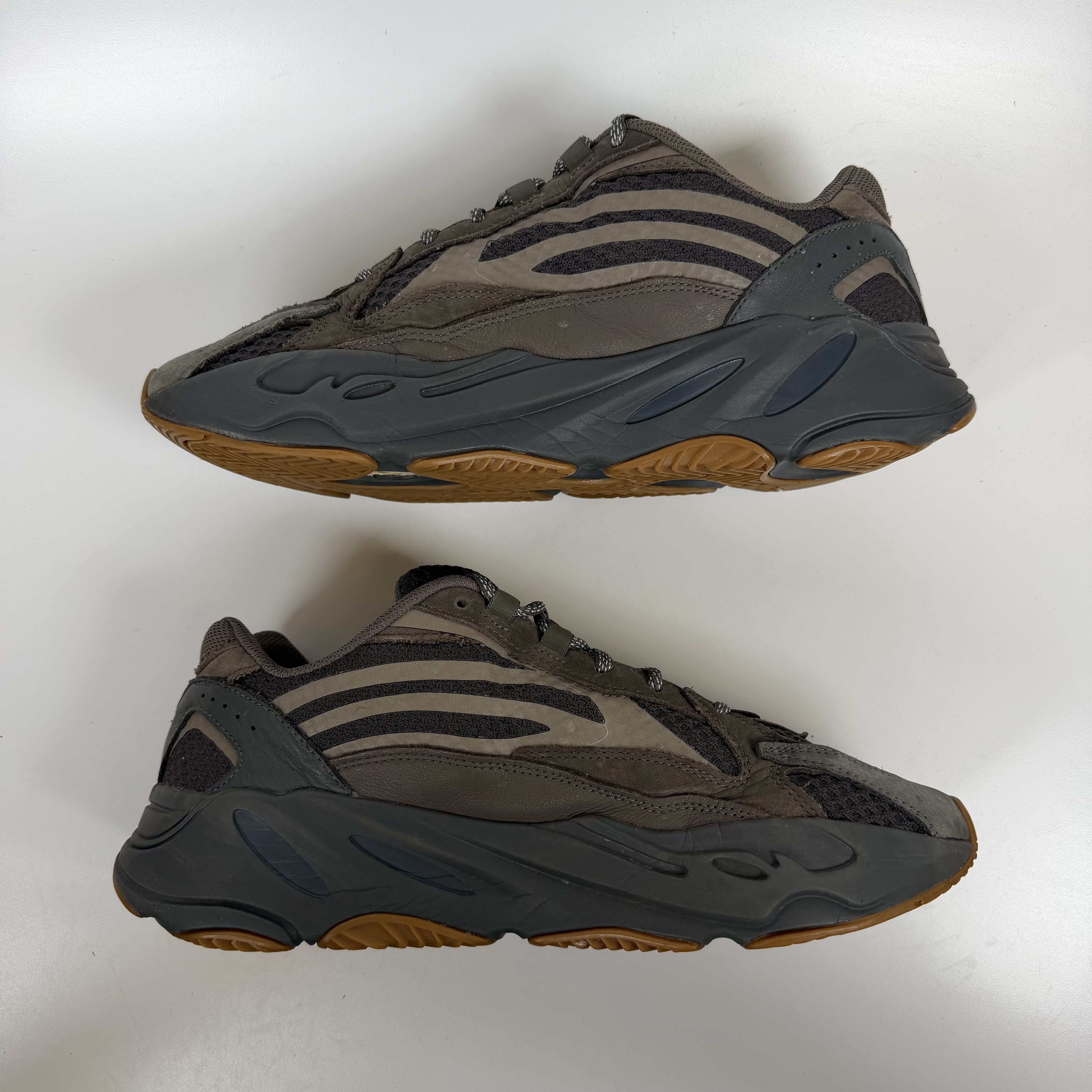 SP7535 adidas Yeezy Boost 700 V2 Geode