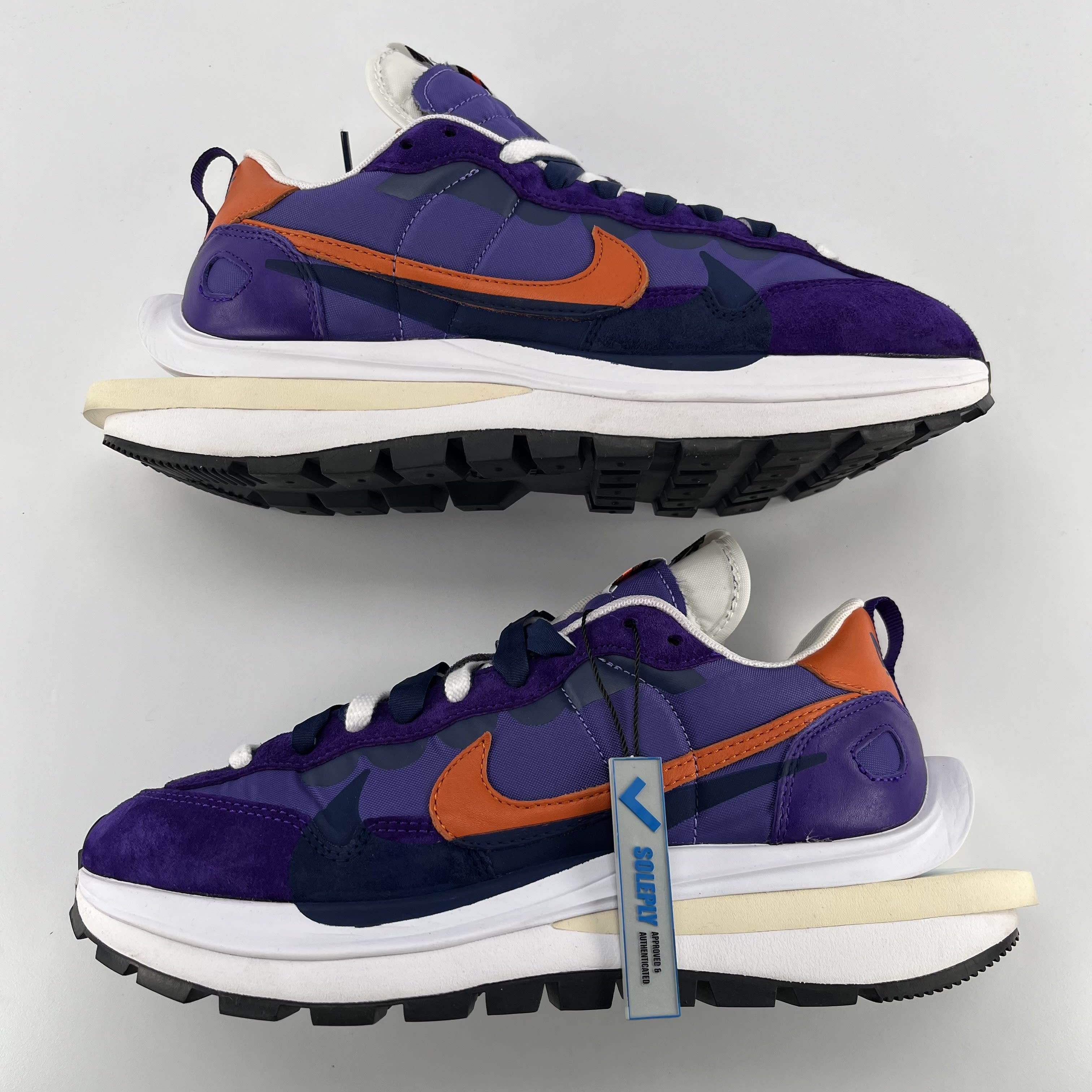 504698 sacai x VaporWaffle 'Dark Iris'