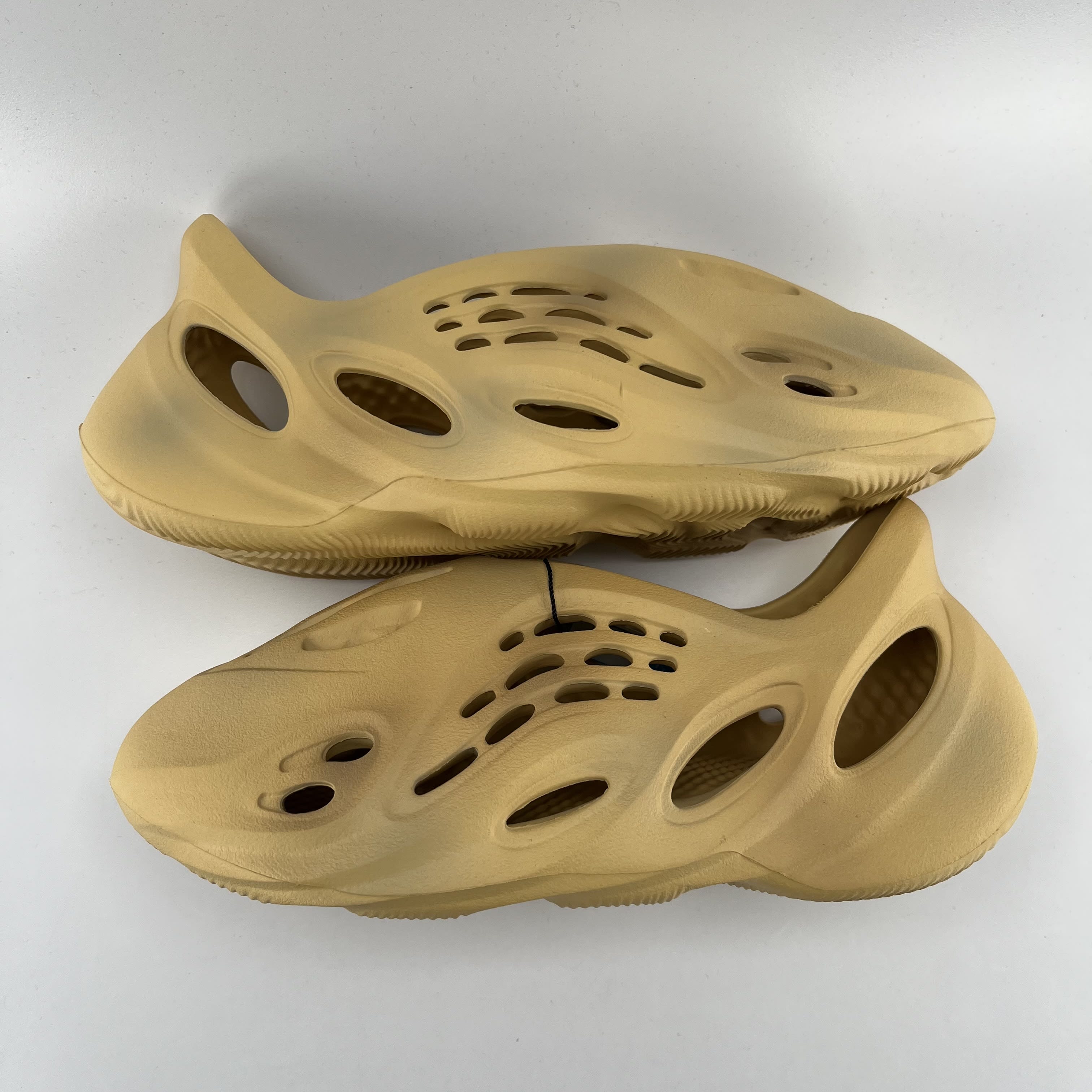 281462 Yeezy Foam RNR 'Desert Sand'