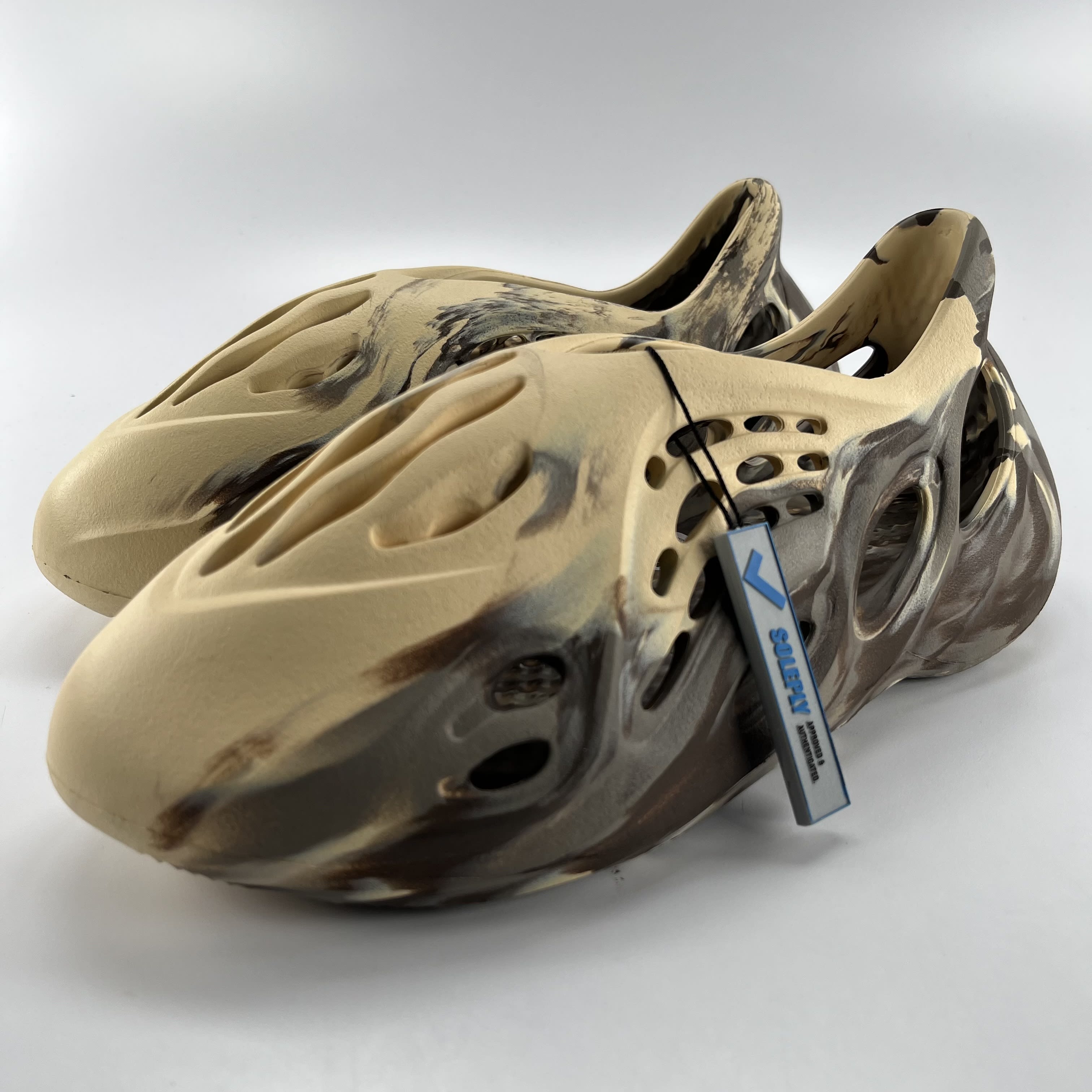 280283 Yeezy Foam RNR 'MX Cream Clay'