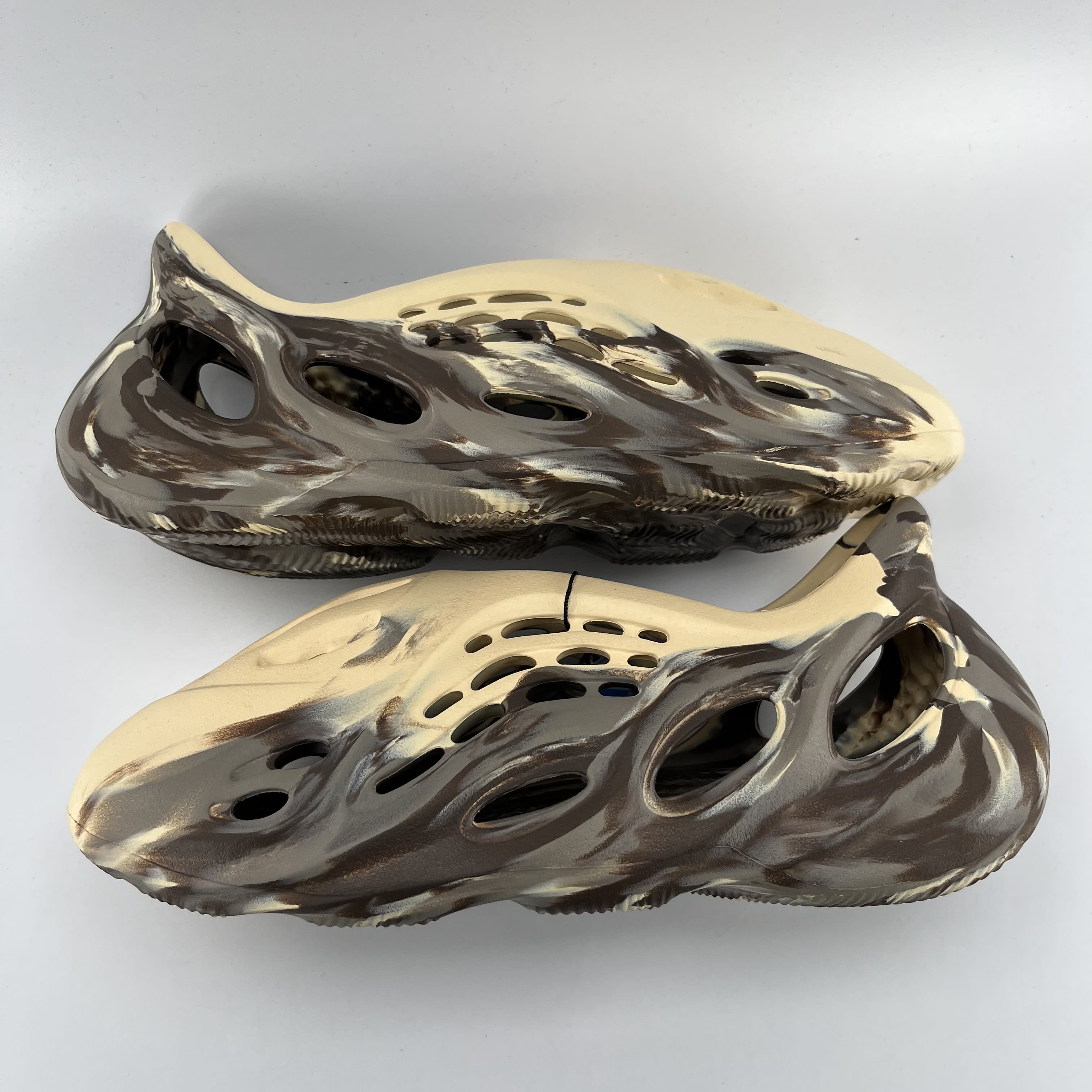 280283 Yeezy Foam RNR 'MX Cream Clay'