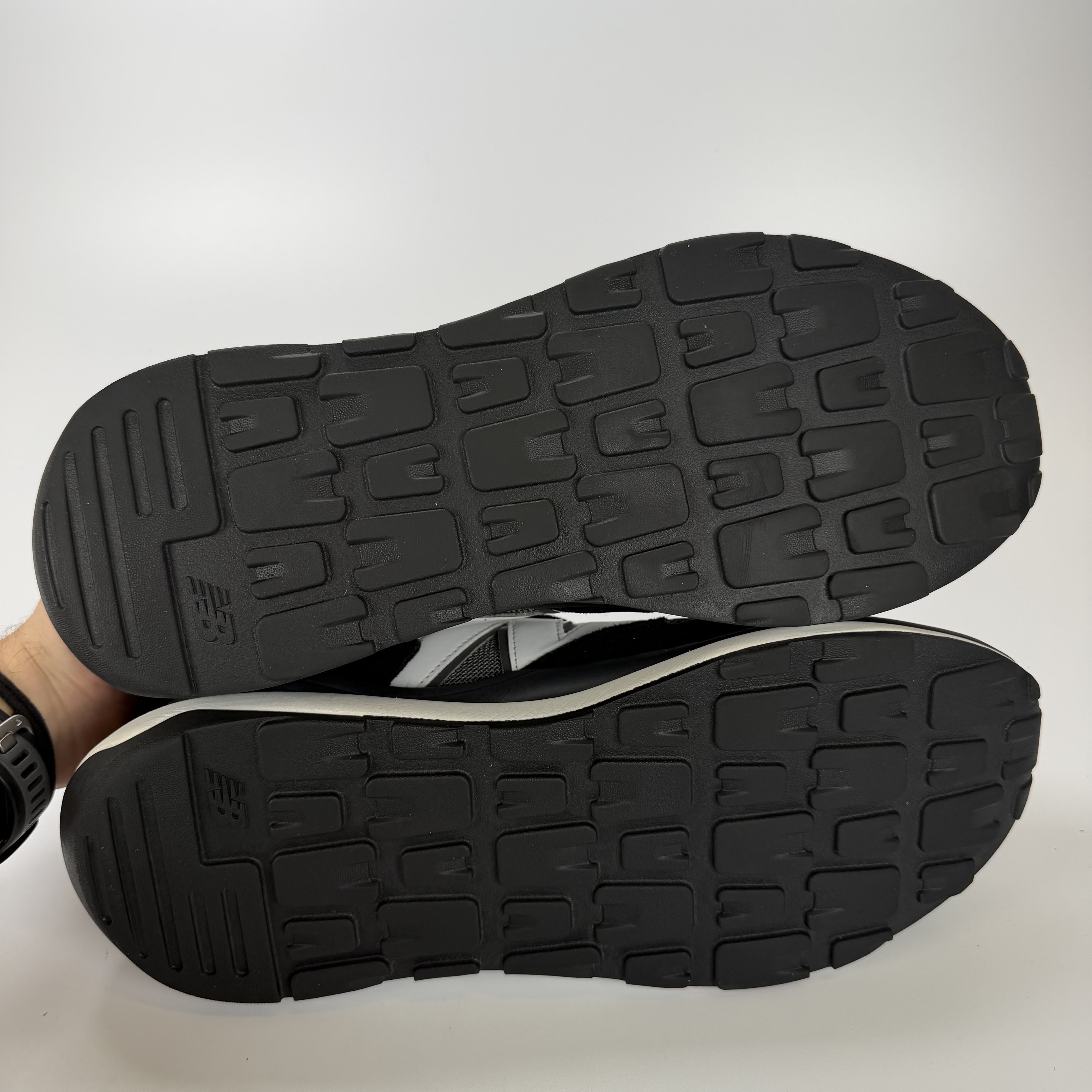 SP4887 New Balance 57/40 Black Grey White