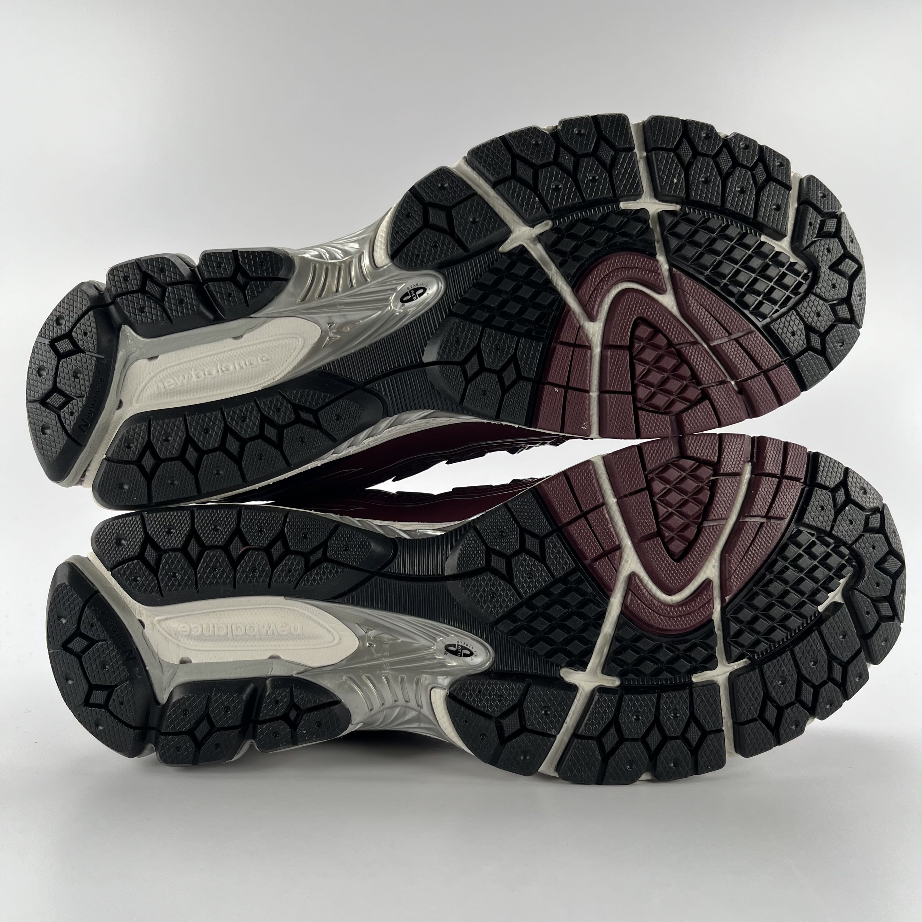 793834 New Balance 1906R Burgundy Black