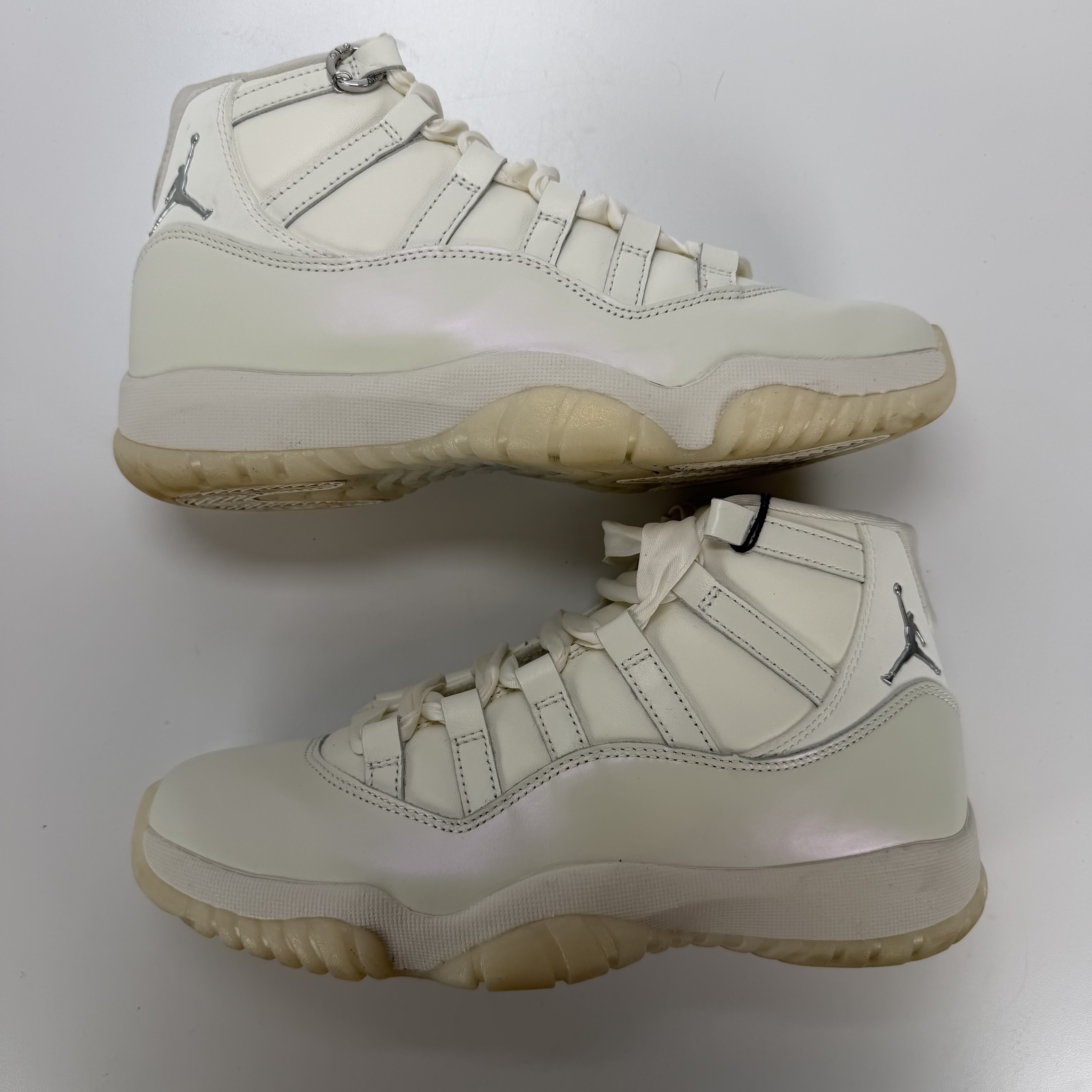 SP5024 Jordan 11 Retro Pearl (Women's)