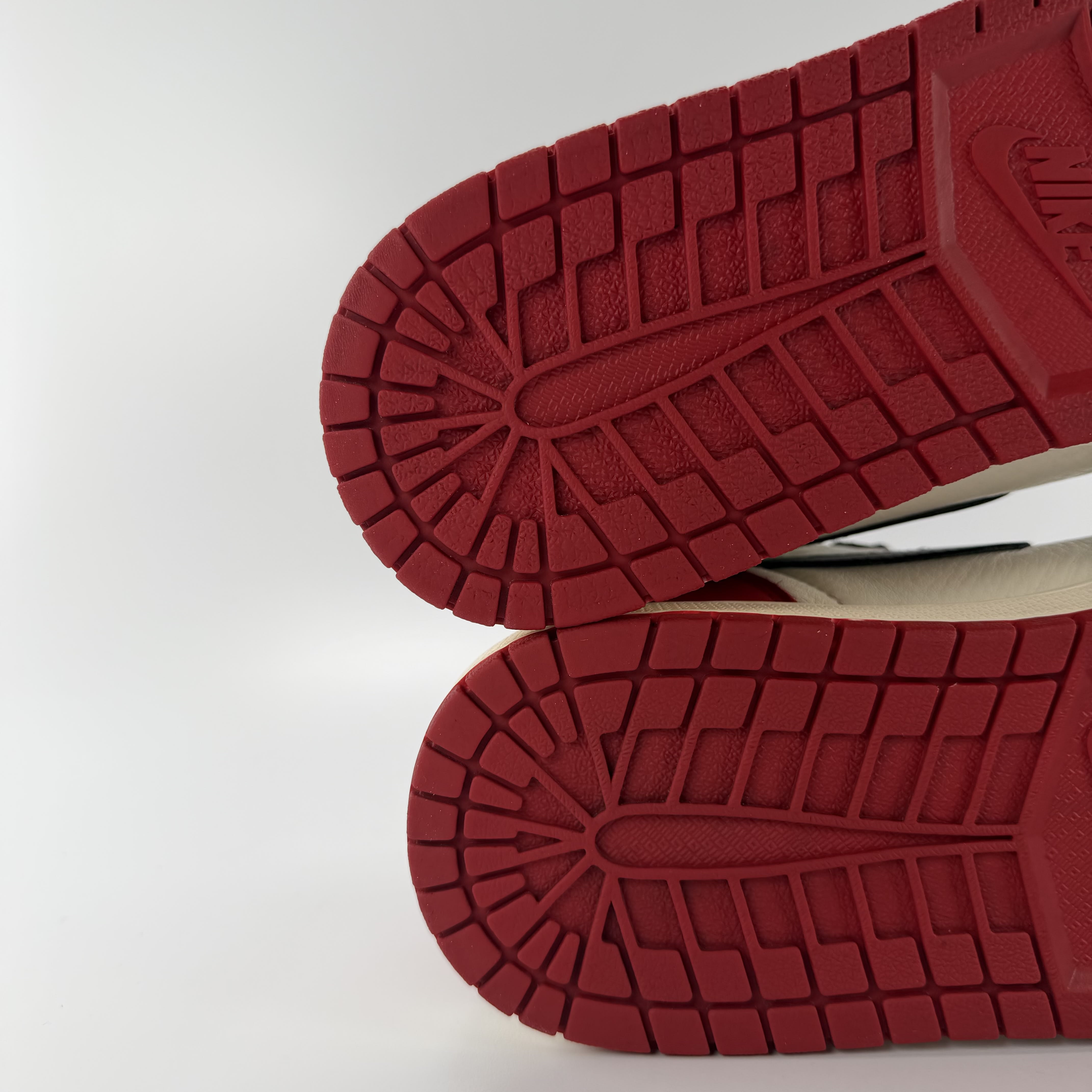 455584 Jordan 1 Retro High Bred Toe