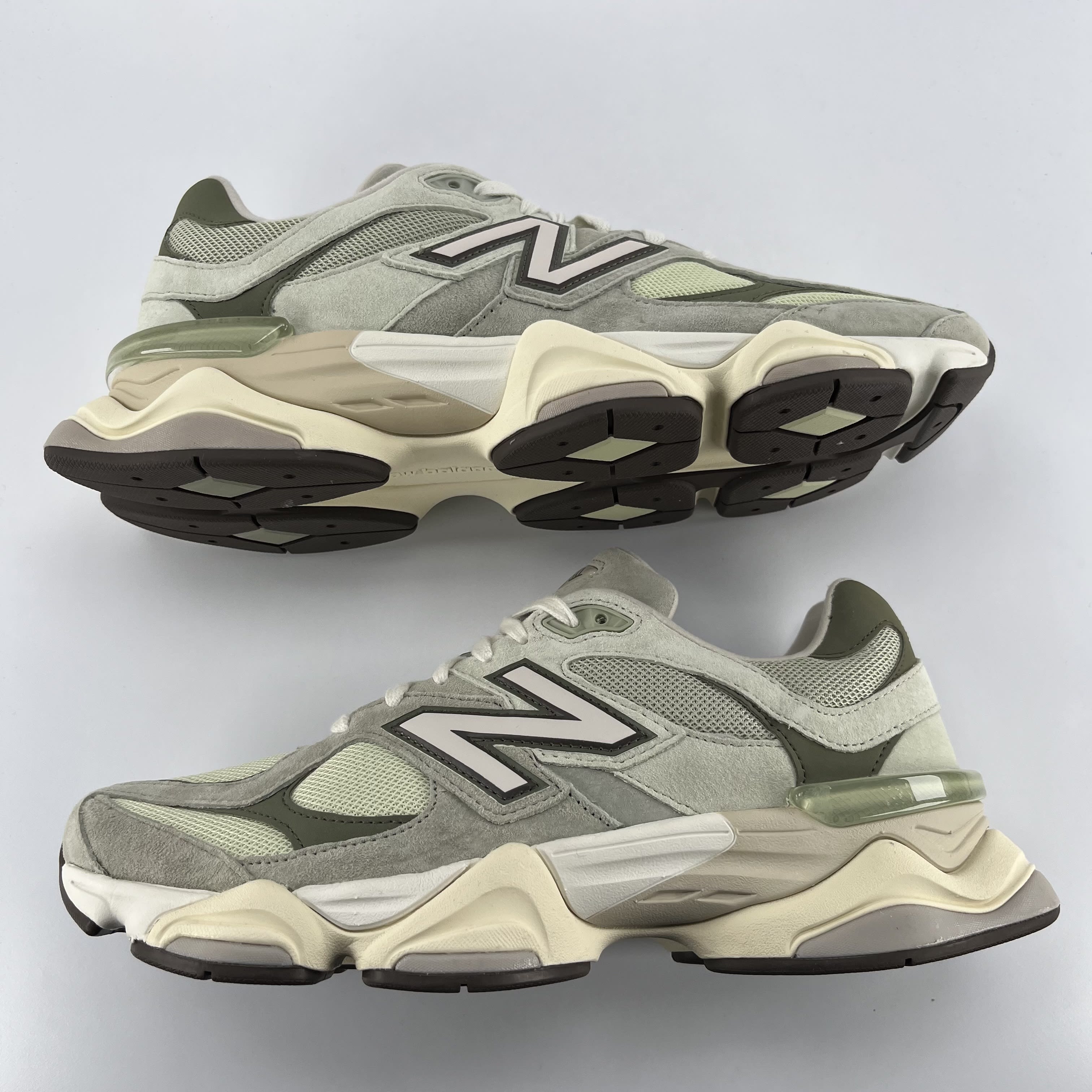 385706 New Balance 9060 Olivine