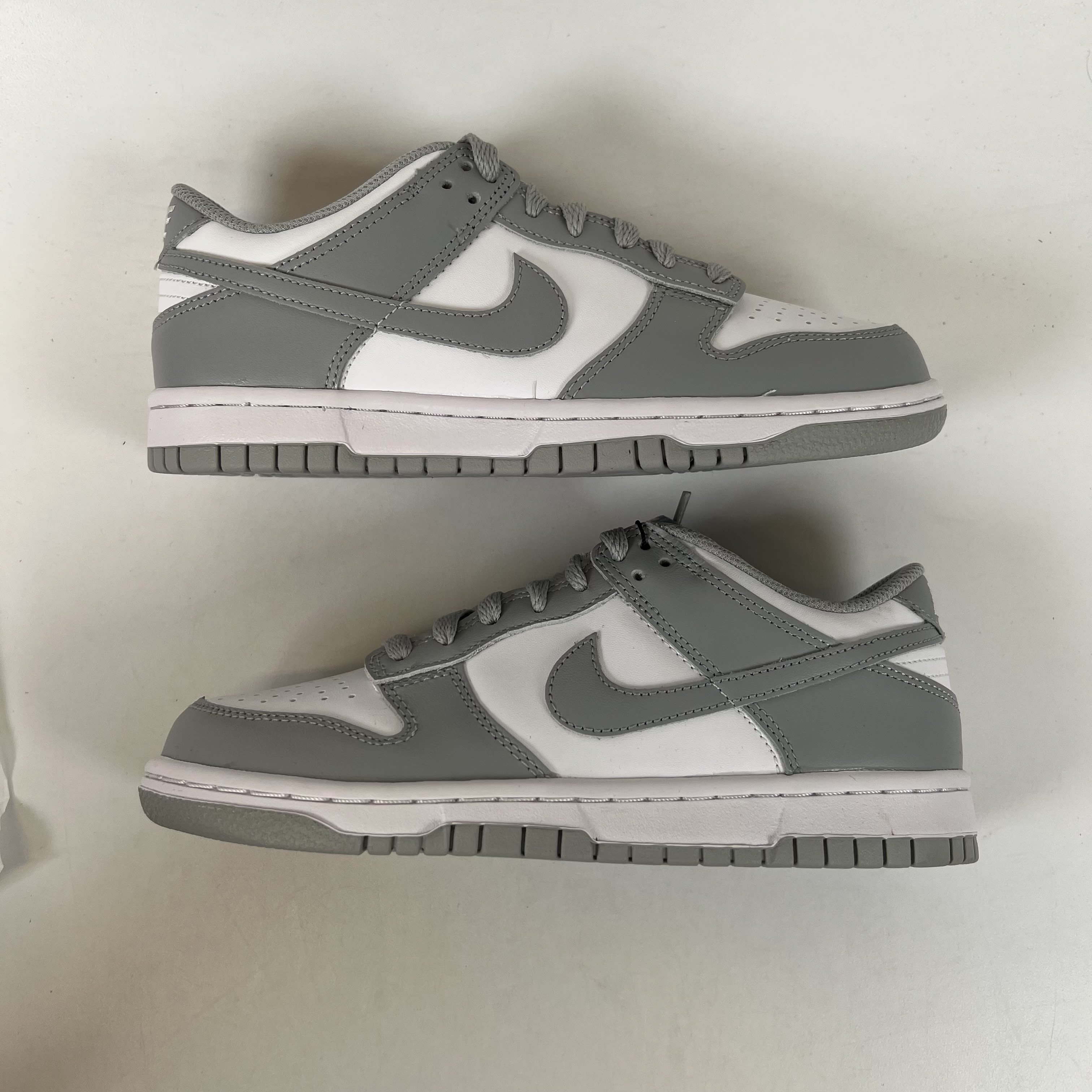 [SP15361] Nike Dunk Low White Light Smoke Grey (GS)