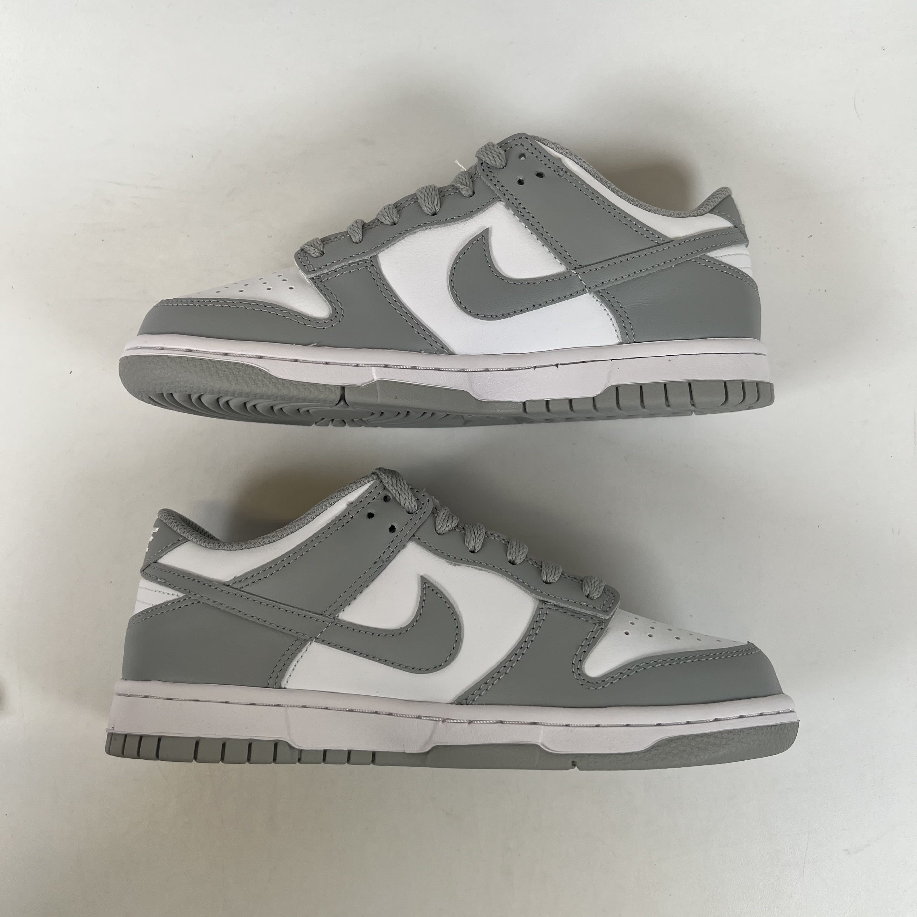 [SP15361] Nike Dunk Low White Light Smoke Grey (GS)