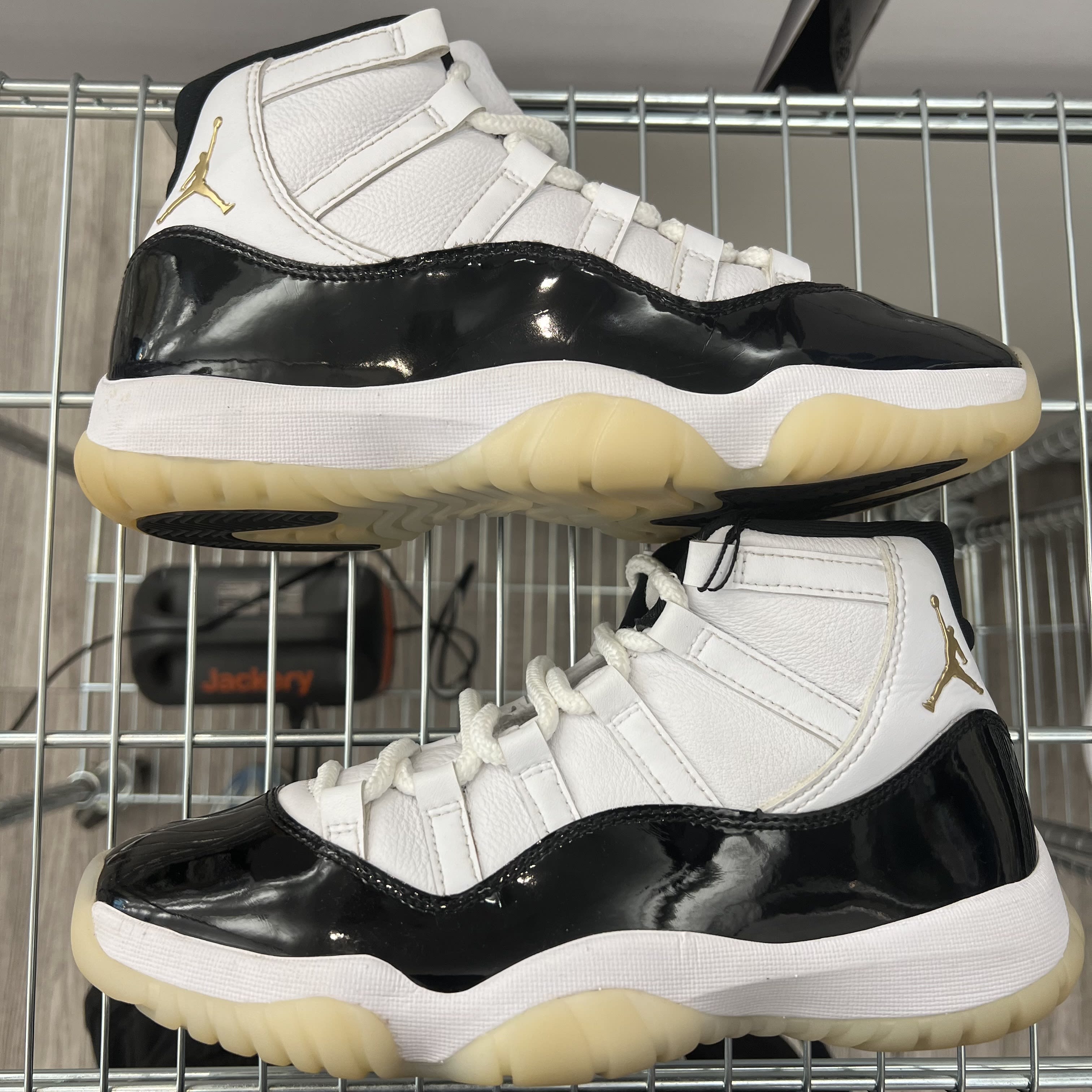 635016 Jordan 11 Retro DMP Gratitude (2023)