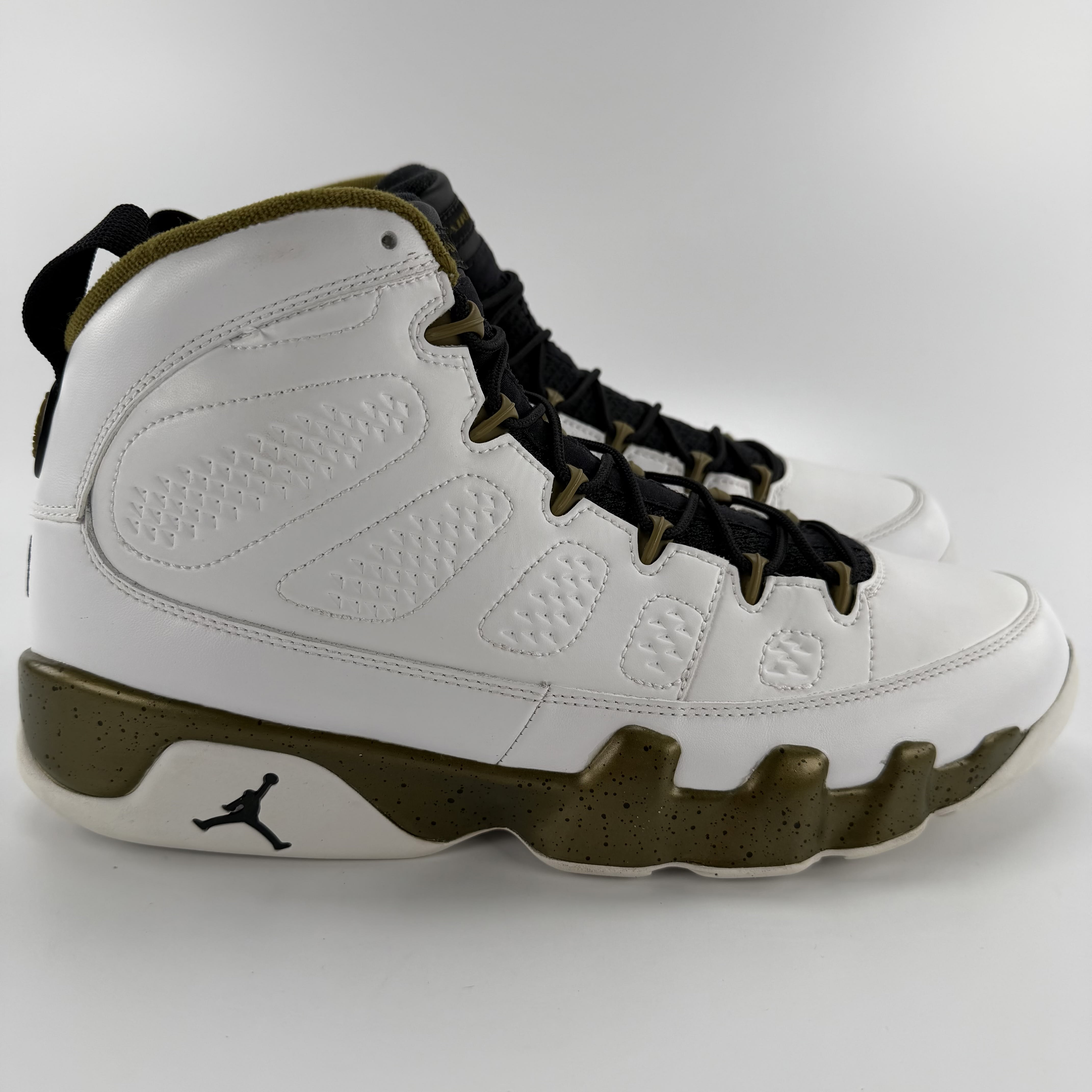 457741 Jordan 9 Retro Statue