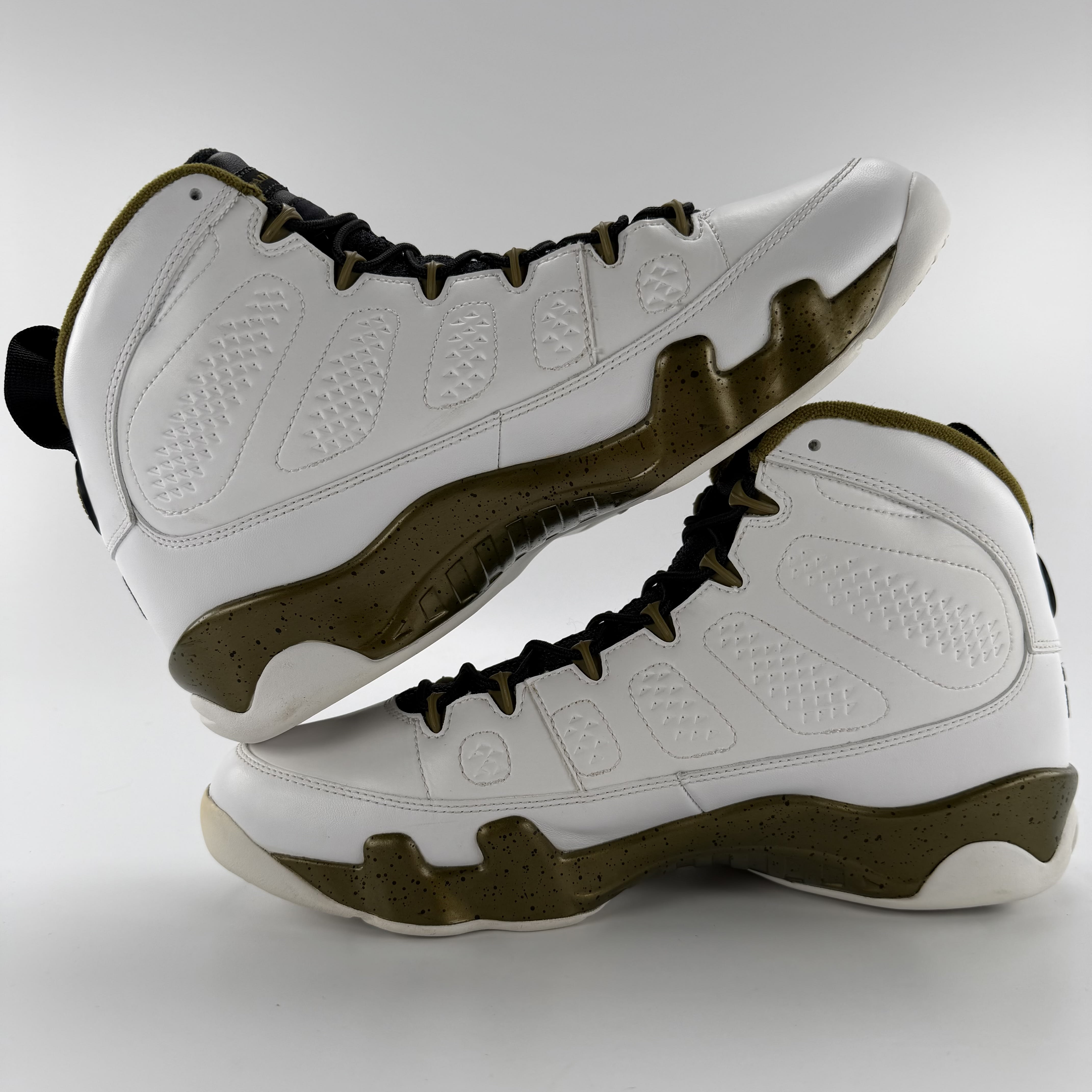 457741 Jordan 9 Retro Statue