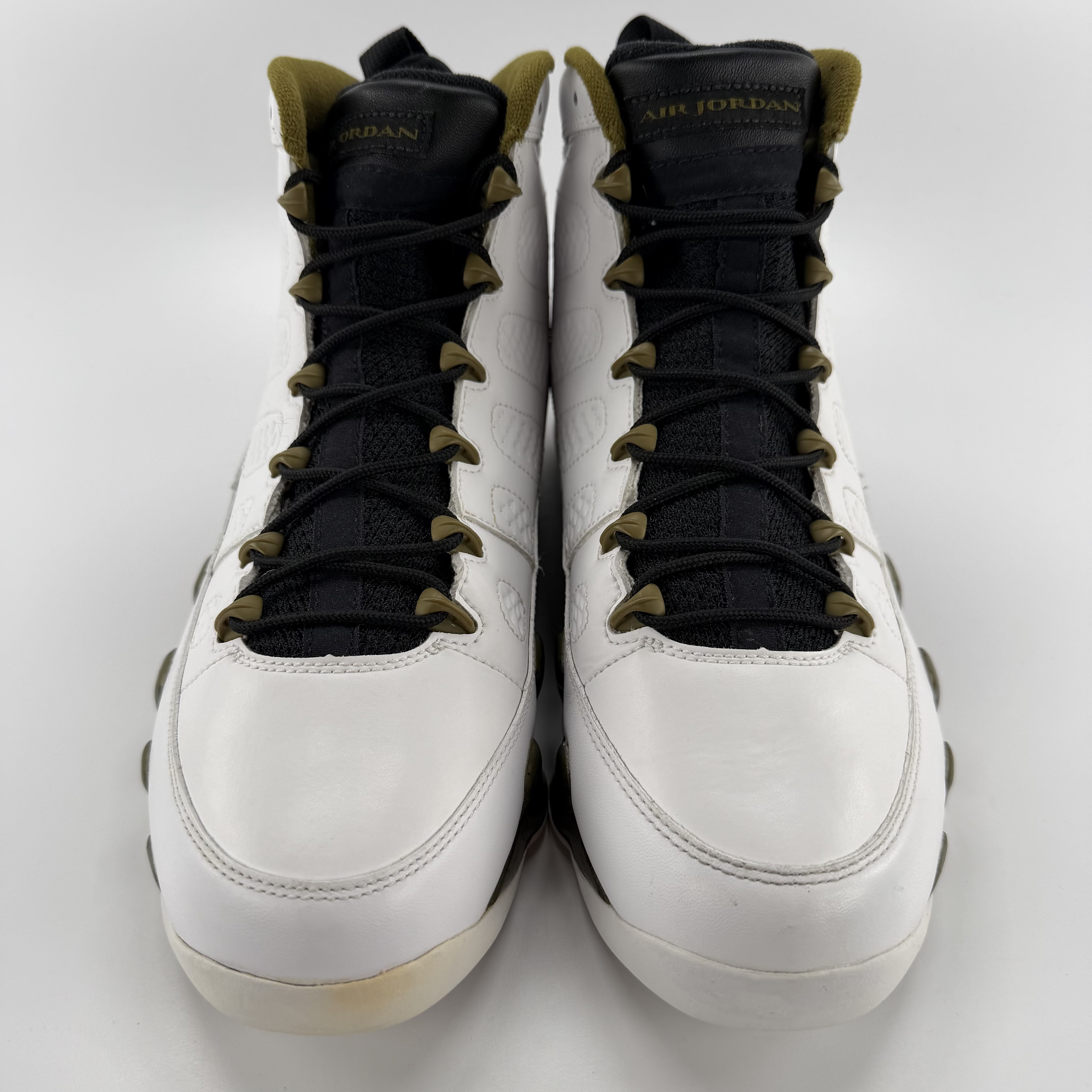 457741 Jordan 9 Retro Statue