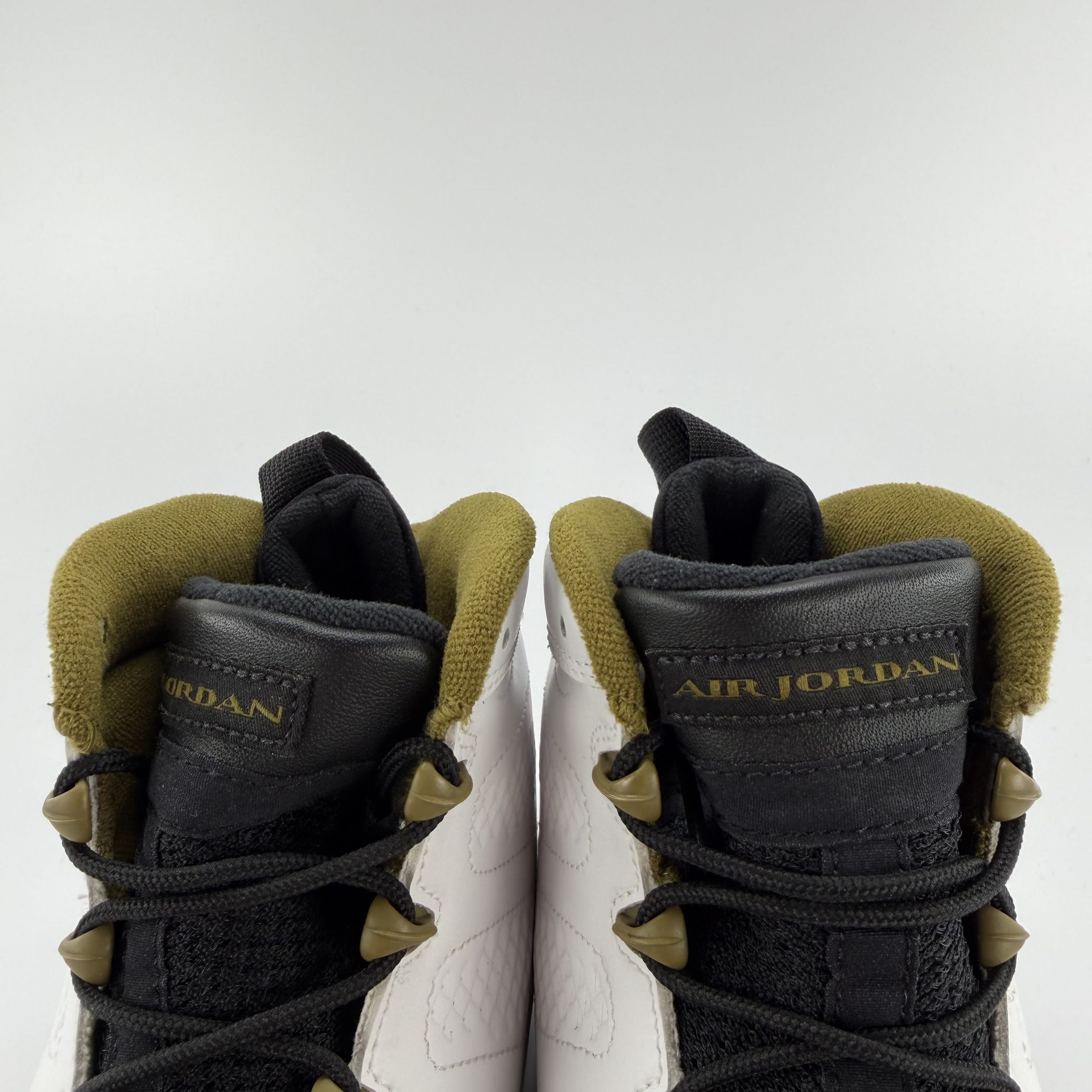 457741 Jordan 9 Retro Statue