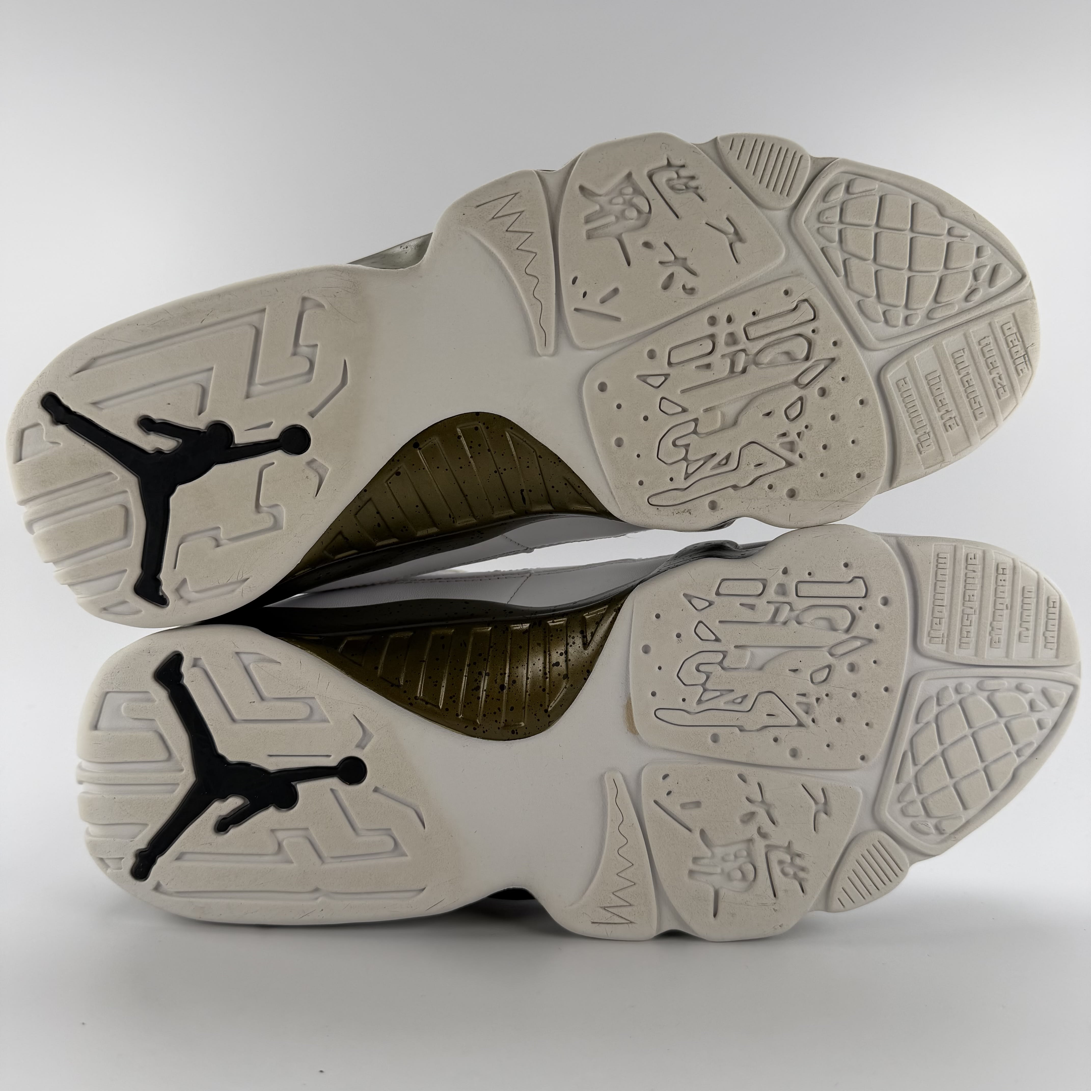 457741 Jordan 9 Retro Statue