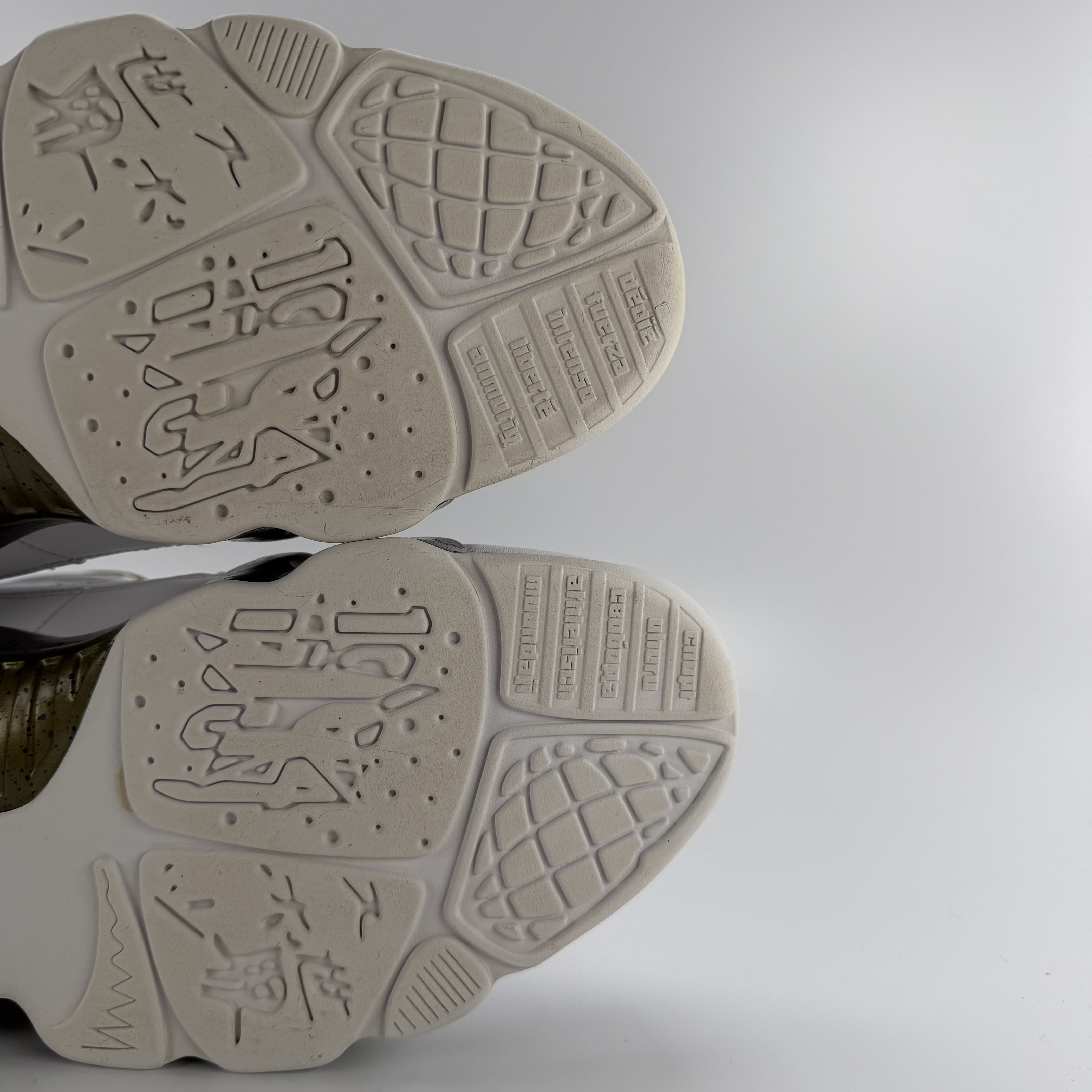 457741 Jordan 9 Retro Statue