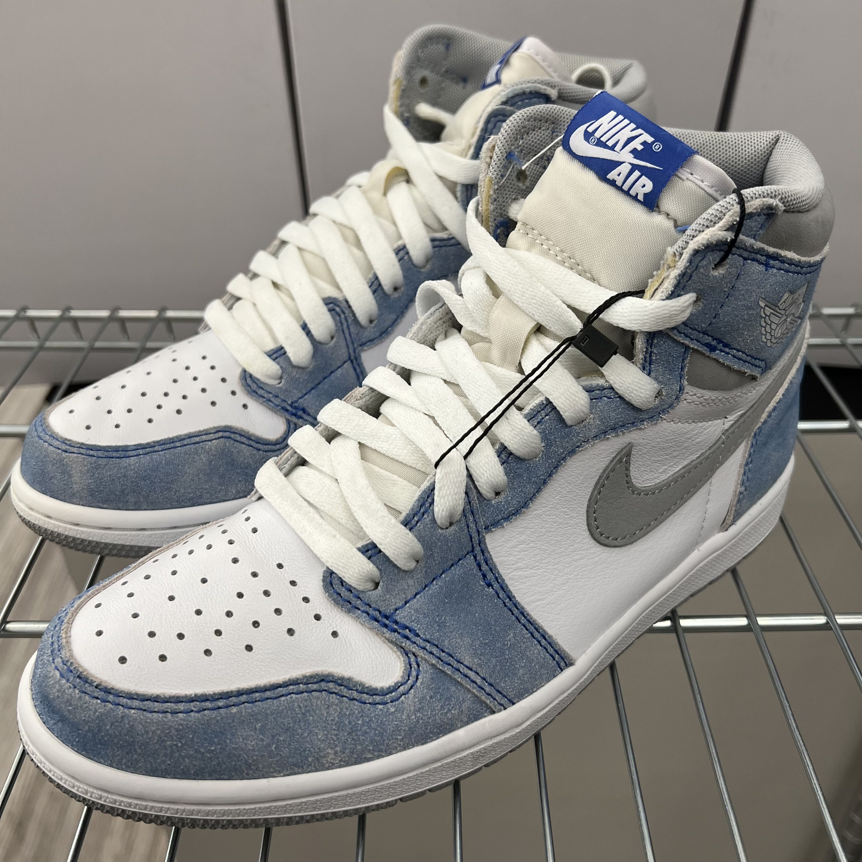624831 Jordan 1 Retro High OG Hyper Royal