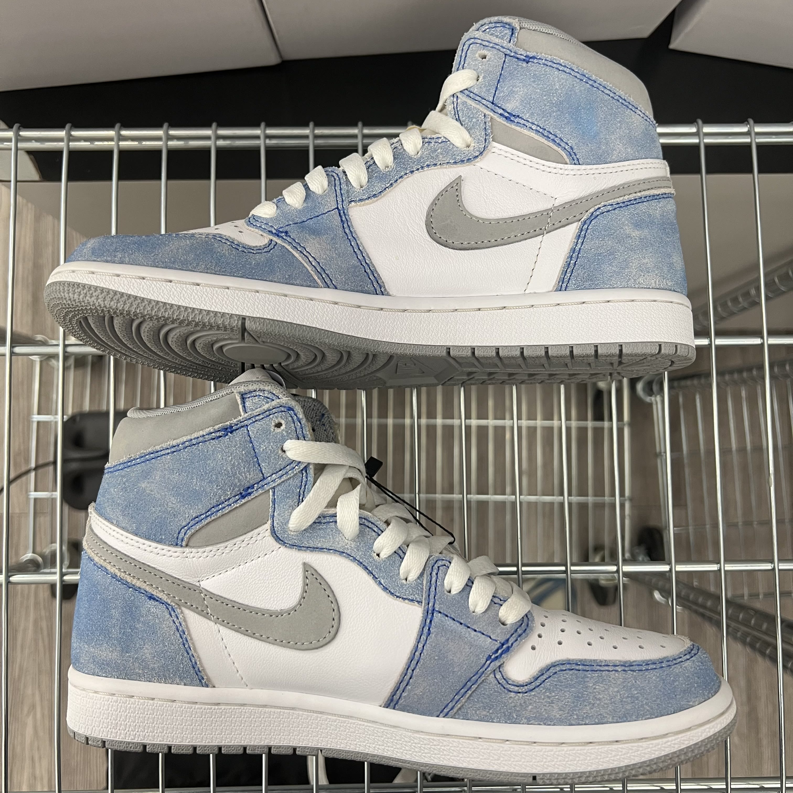 624831 Jordan 1 Retro High OG Hyper Royal