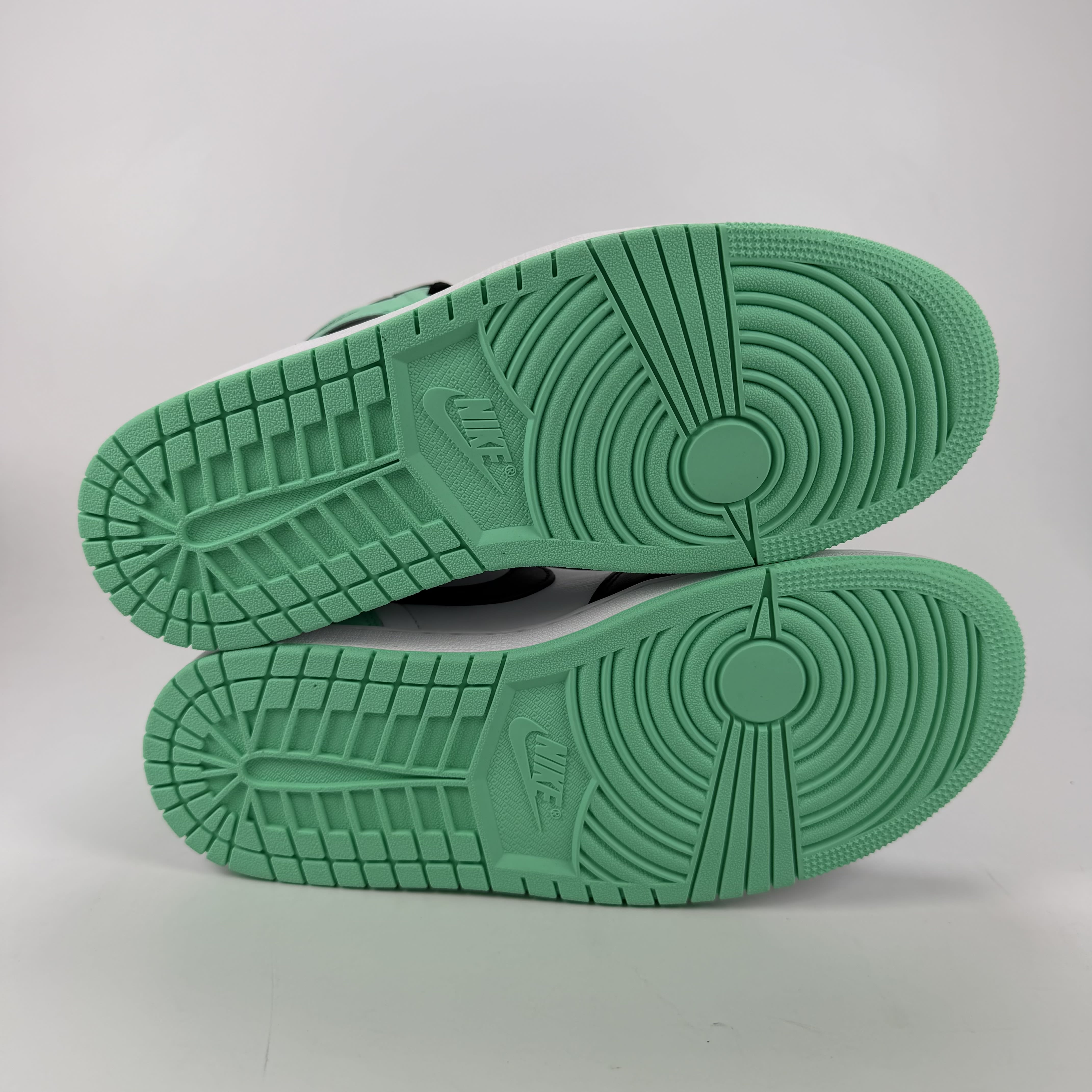 SP5083 Jordan 1 Retro High OG Green Glow