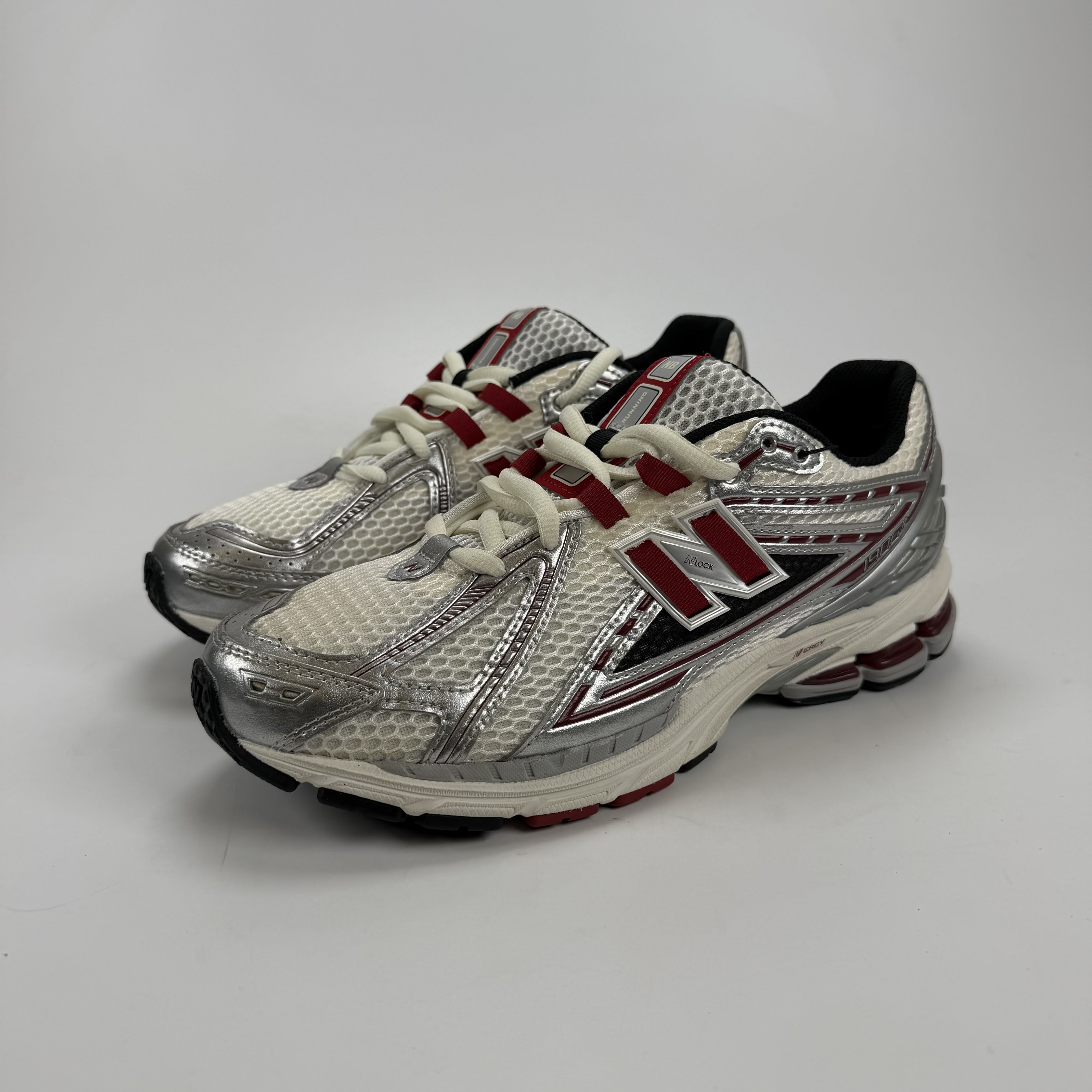 SP4985 New Balance 1906R Silver Classic Crimson