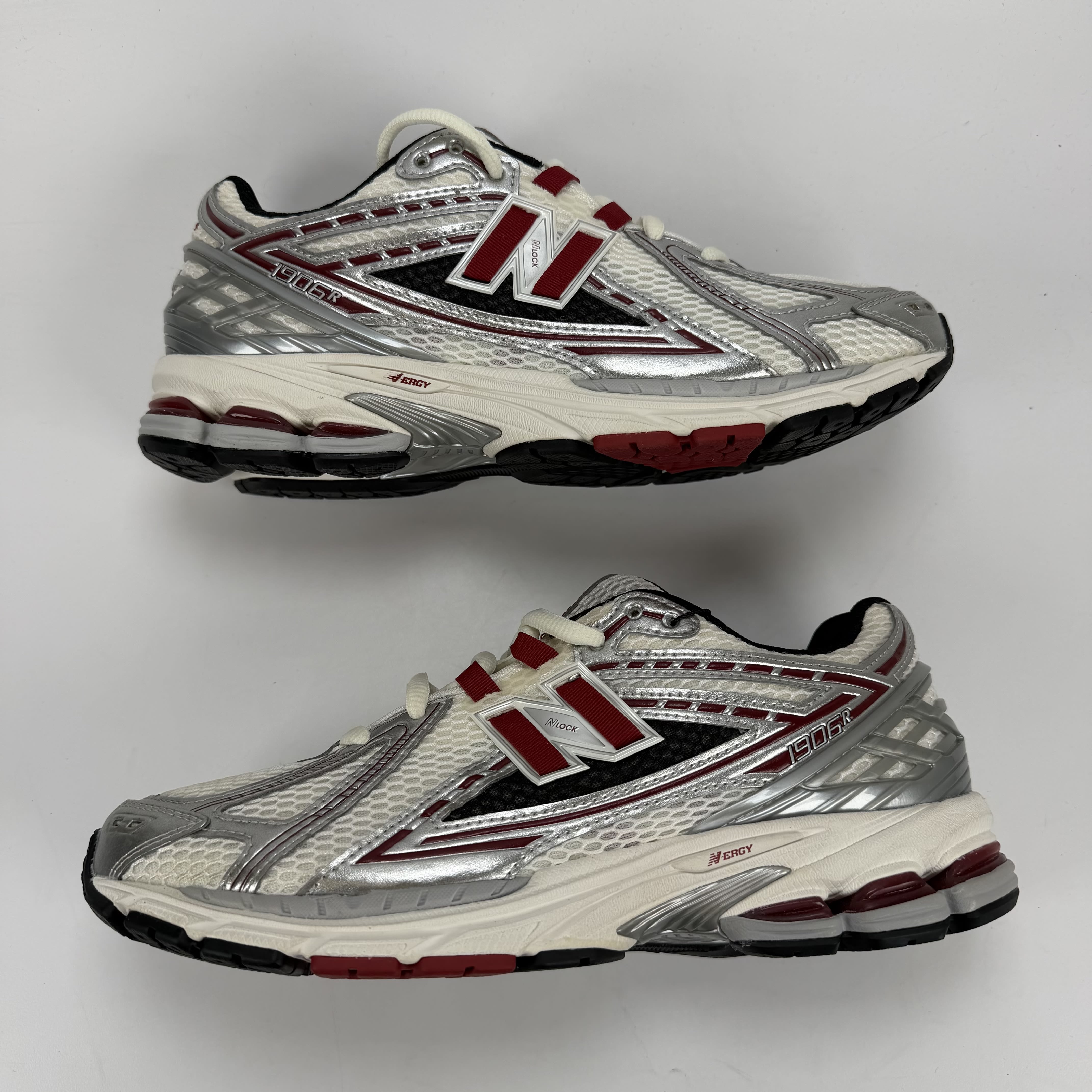 SP4985 New Balance 1906R Silver Classic Crimson