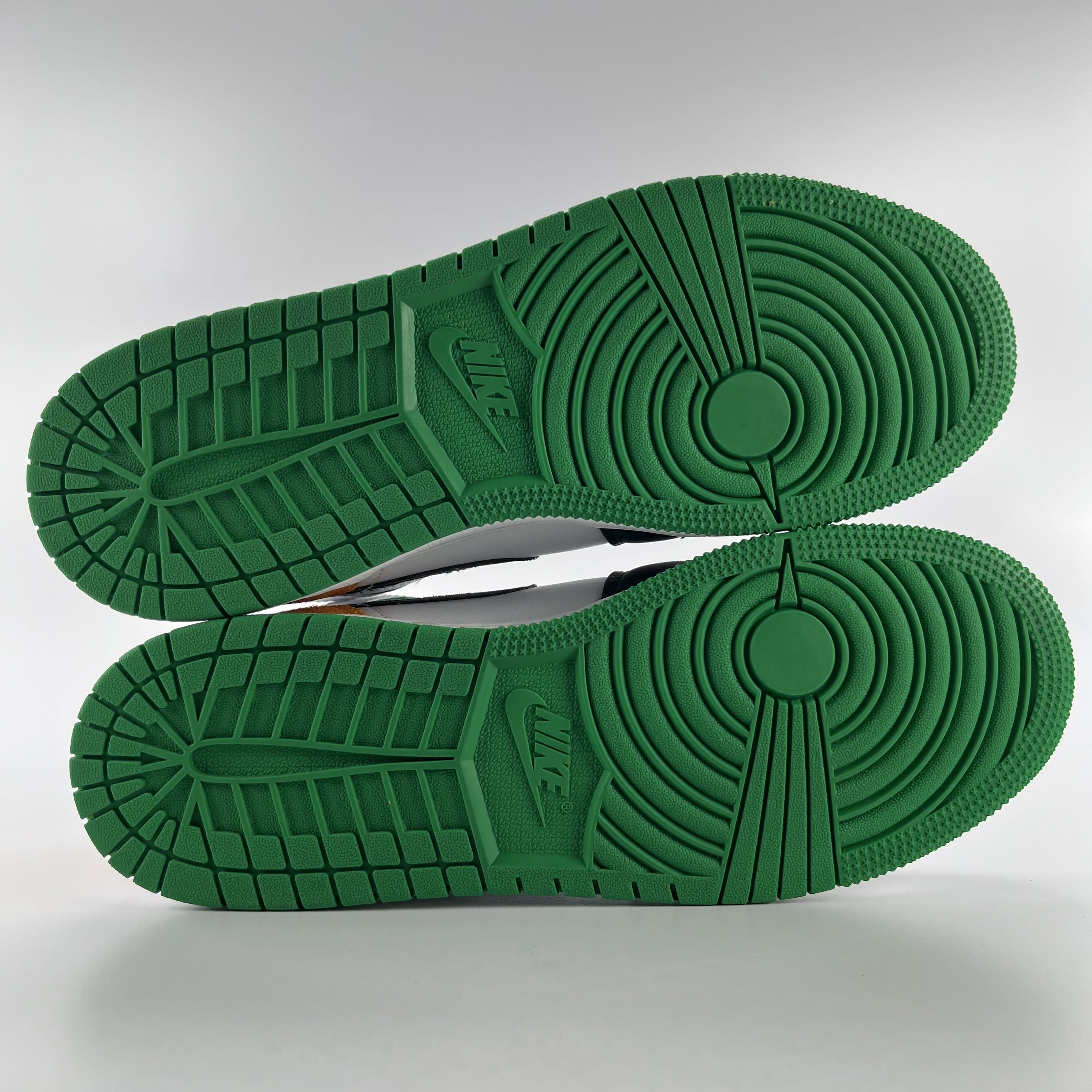 633171 Jordan 1 Mid SE White Laser Orange Lucky Green (GS)