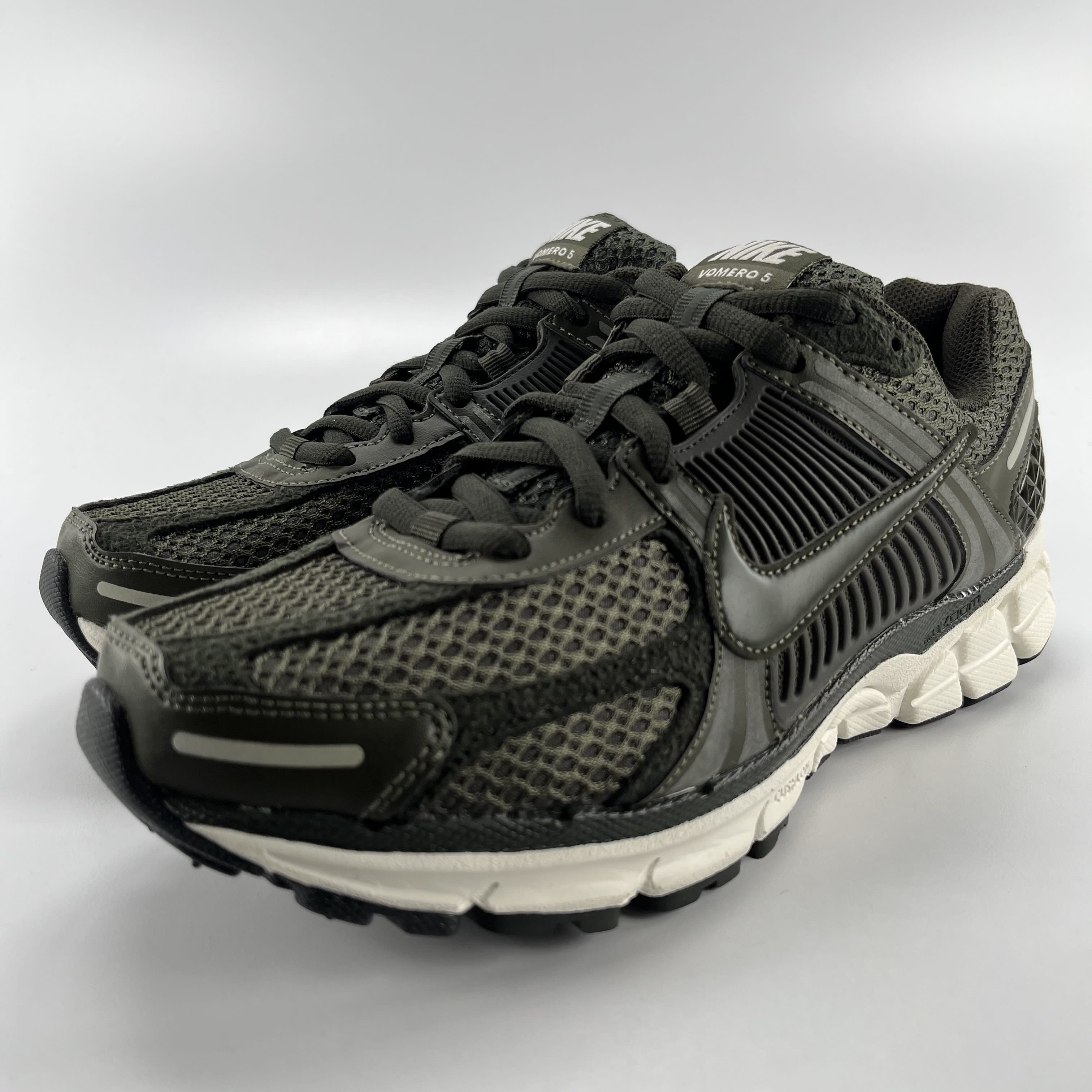 260166 Nike Zoom Vomero 5 Sequoia (Women's)