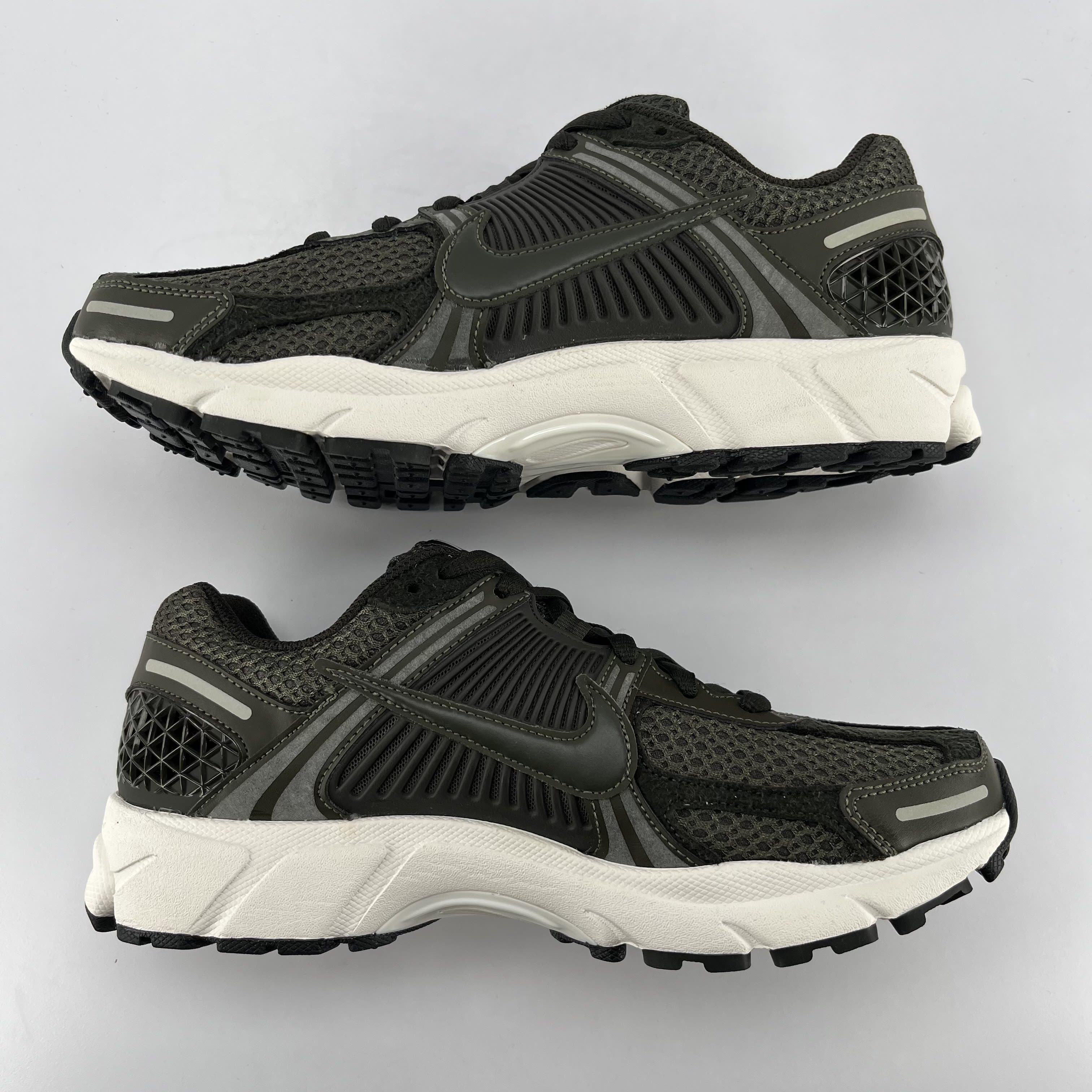 260166 Nike Zoom Vomero 5 Sequoia (Women's)